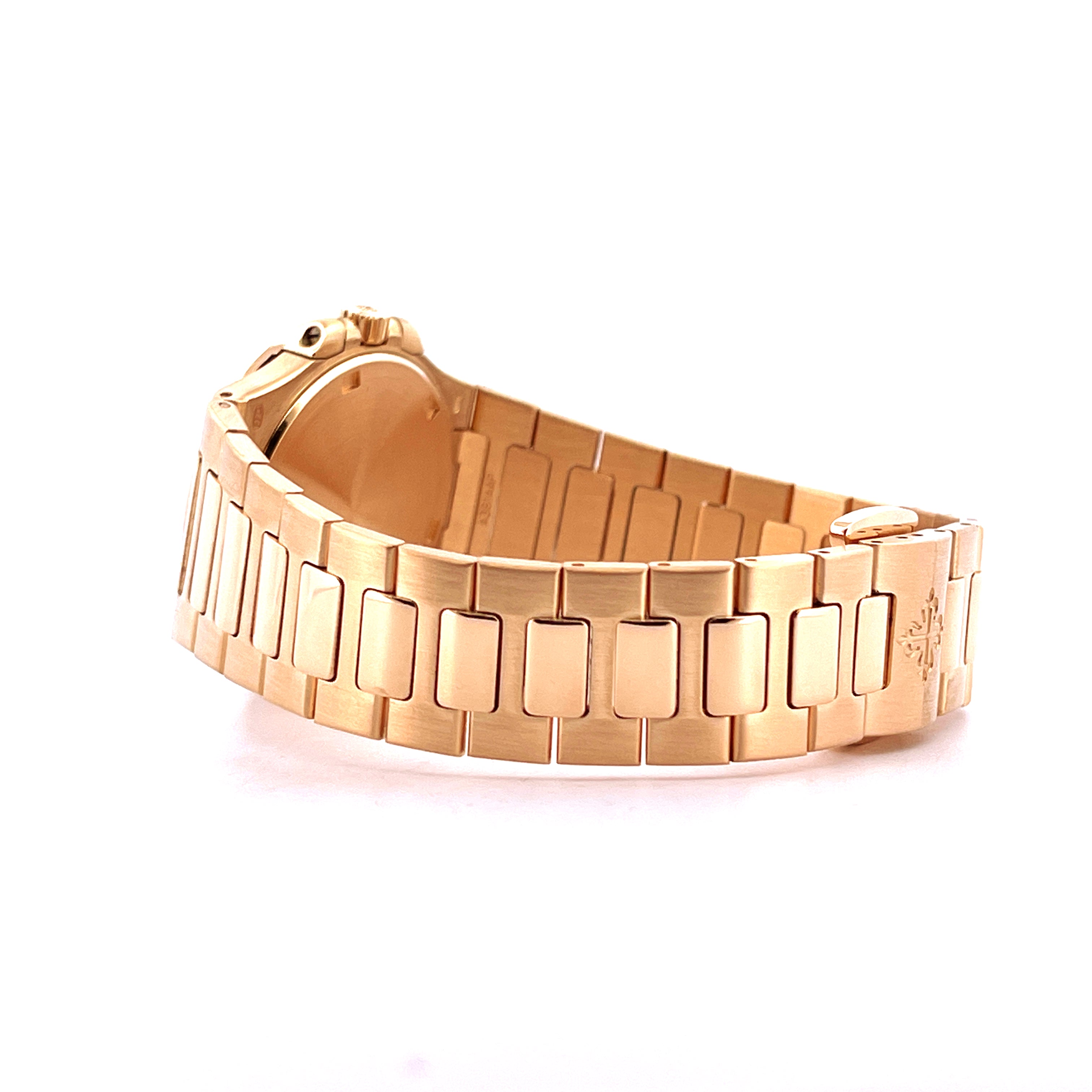 Patek Philippe Nautilus Lady 7010 Roségold von der Seite mit Armbanddetail