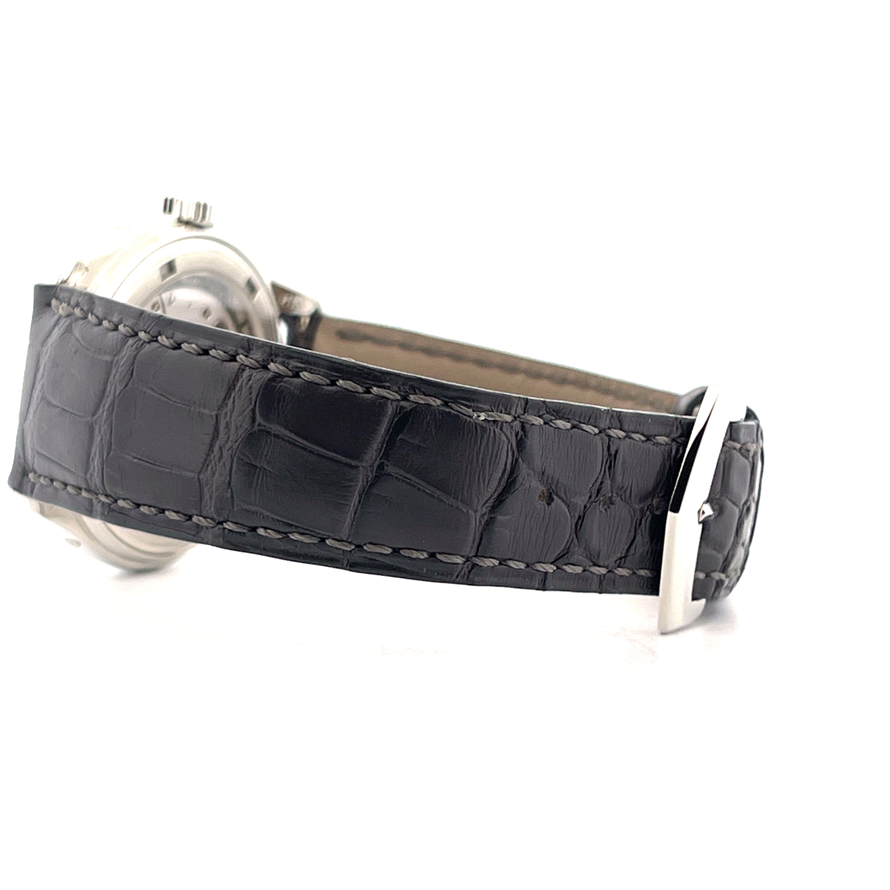 Patek Philippe 5056P-001 Seitenansicht eines Platin-Uhrengehäuses mit schwarzem Krokodillederarmband