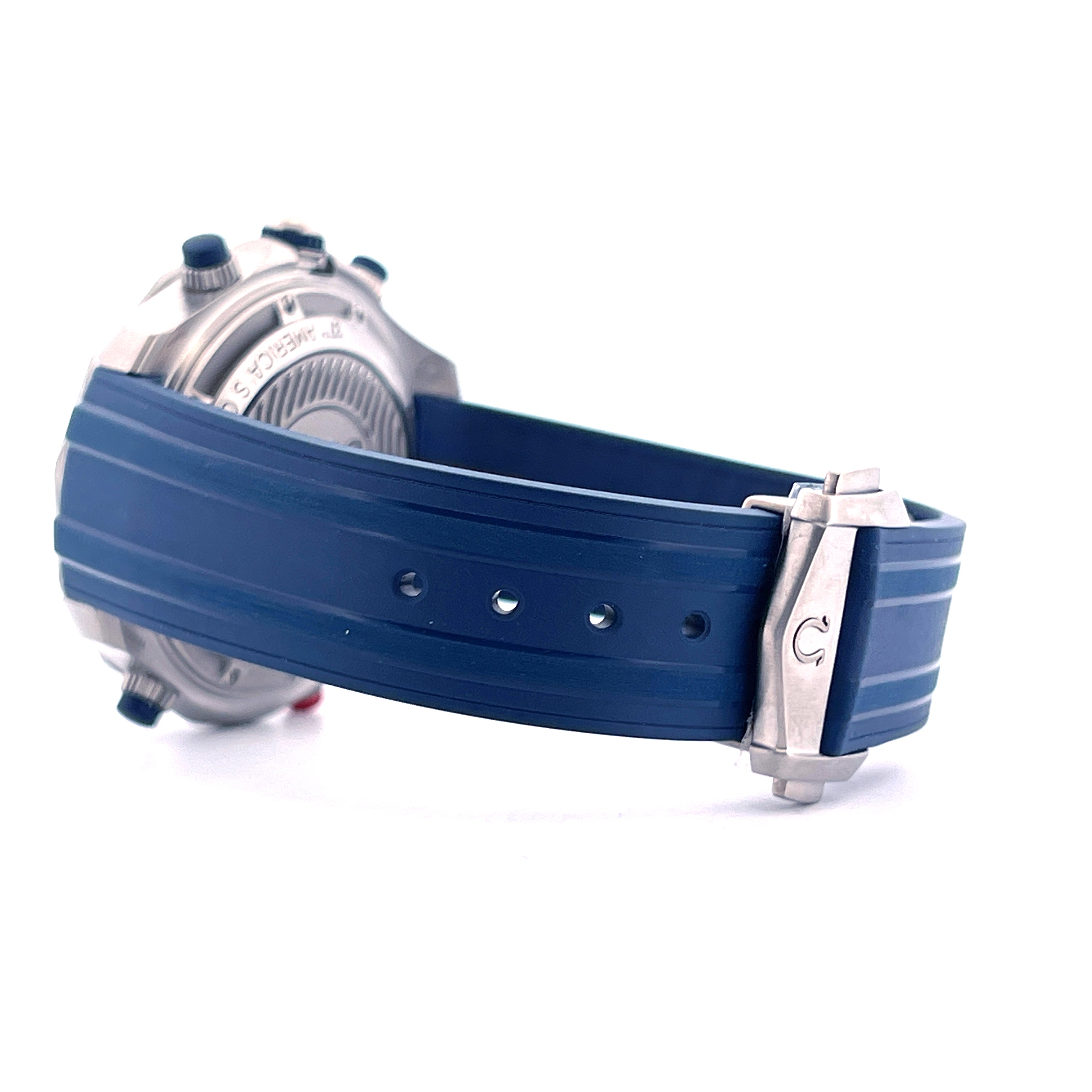 Omega Seamaster Regatta America's Cup 2025 mit blauem Kautschukband und Titanschließe