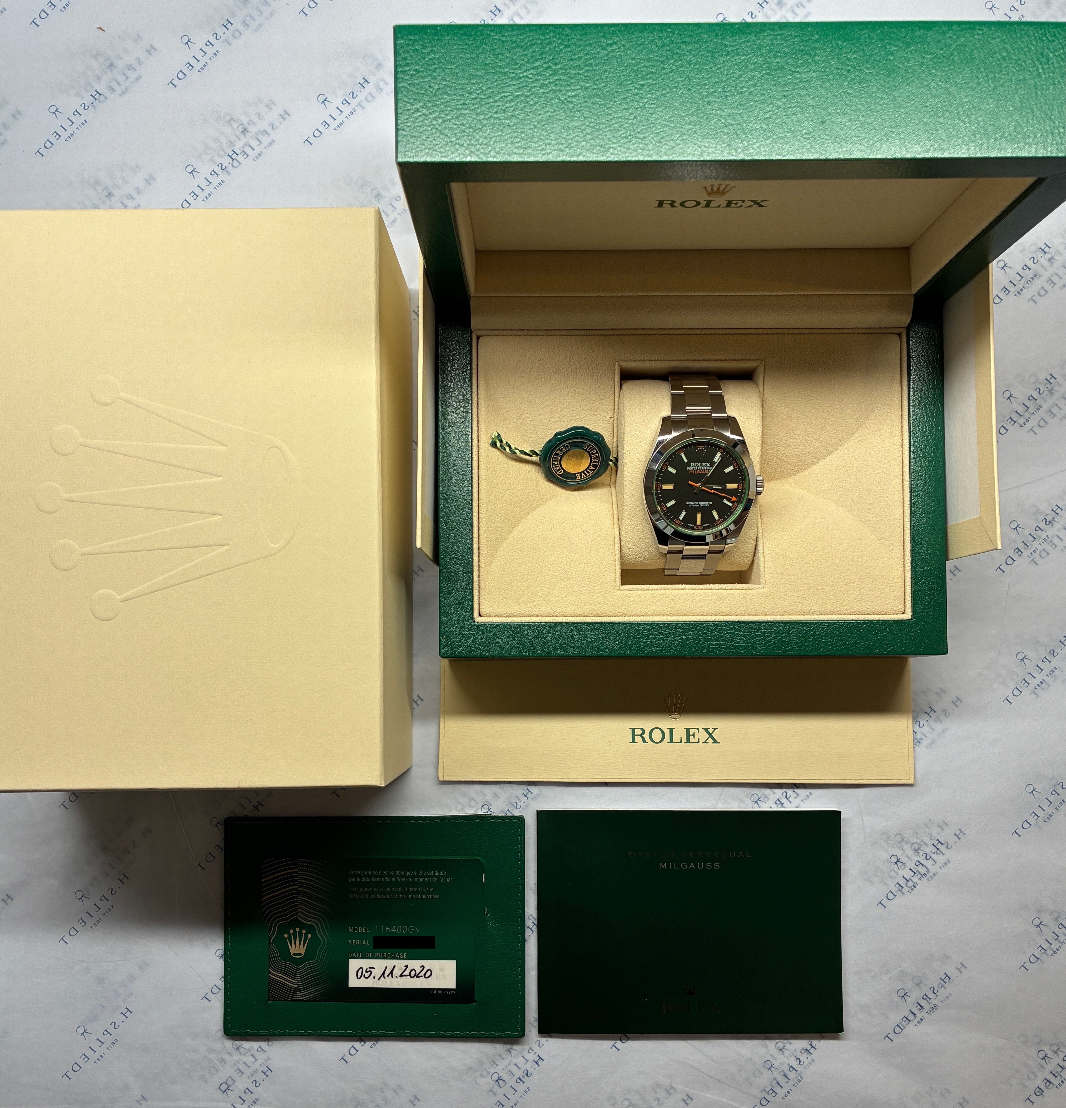 Rolex Milgauss mit schwarzem Zifferblatt im Full-Set, 2020, von vorne betrachtet, in einer Rolex-Box