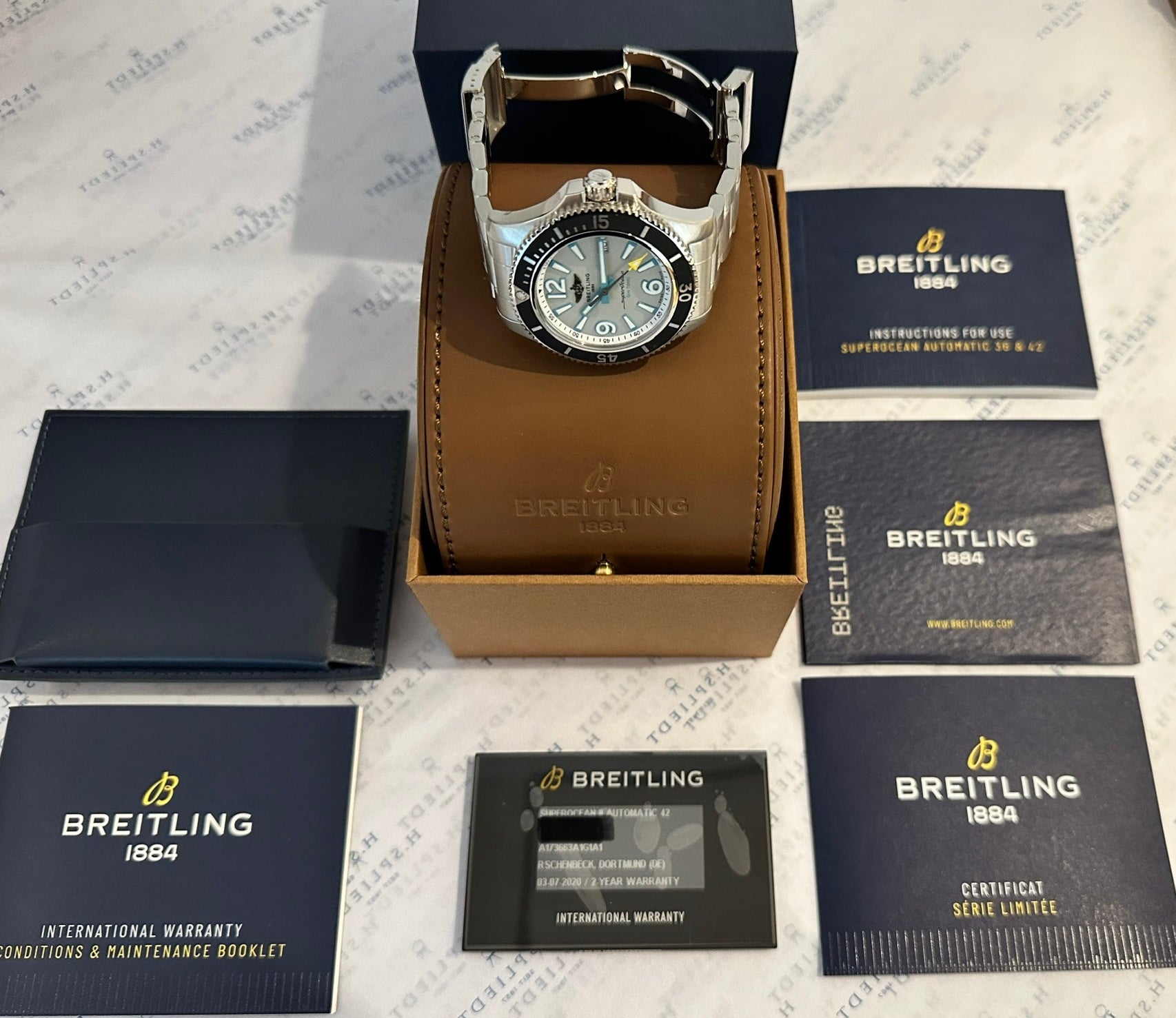 Breitling Superocean 42mm Stahl Automatikuhr mit grauem Zifferblatt in Box mit Dokumenten