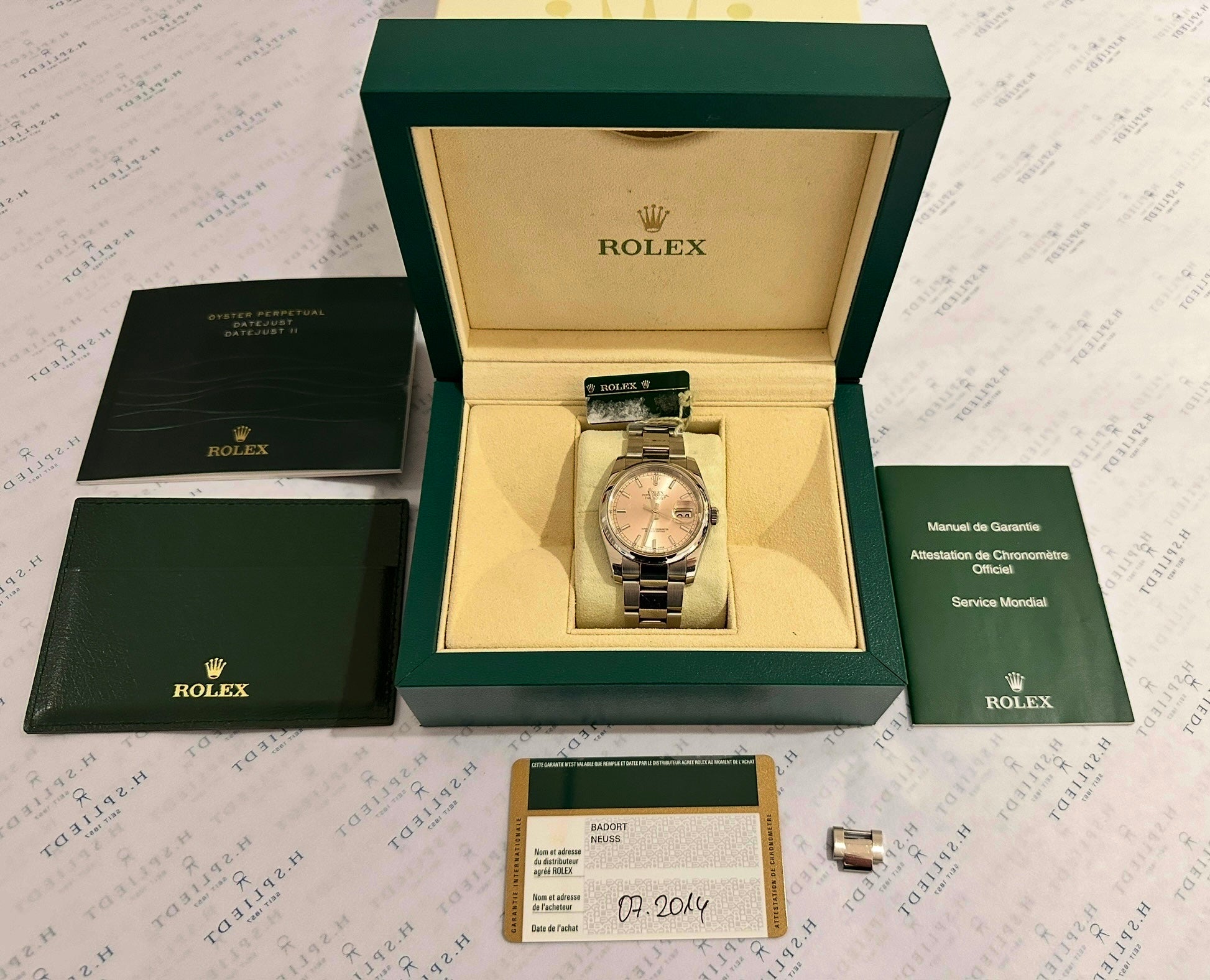 Rolex Datejust 36 Pink im geöffneten grünen Rolex Etui mit Papieren und Karten