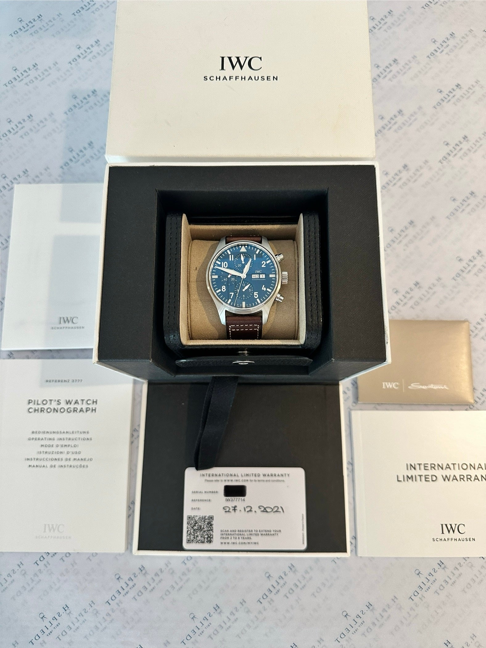 IWC Pilot Chronograph Le Petit Prince Blue in geöffneter IWC Box mit Zertifikat
