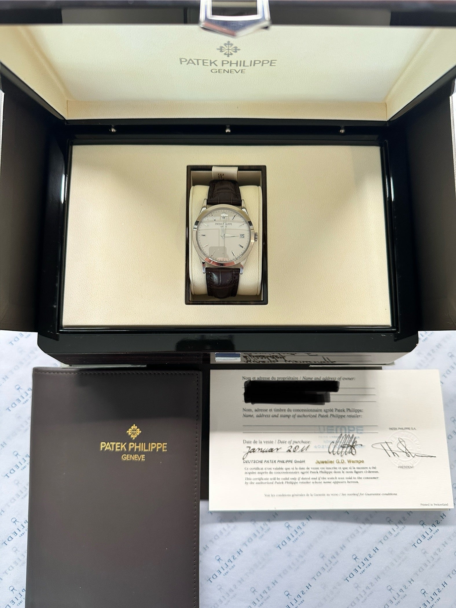 Patek Philippe Calatrava 5296G-010 Weißgold aufgeräumt im Karton mit Papieren