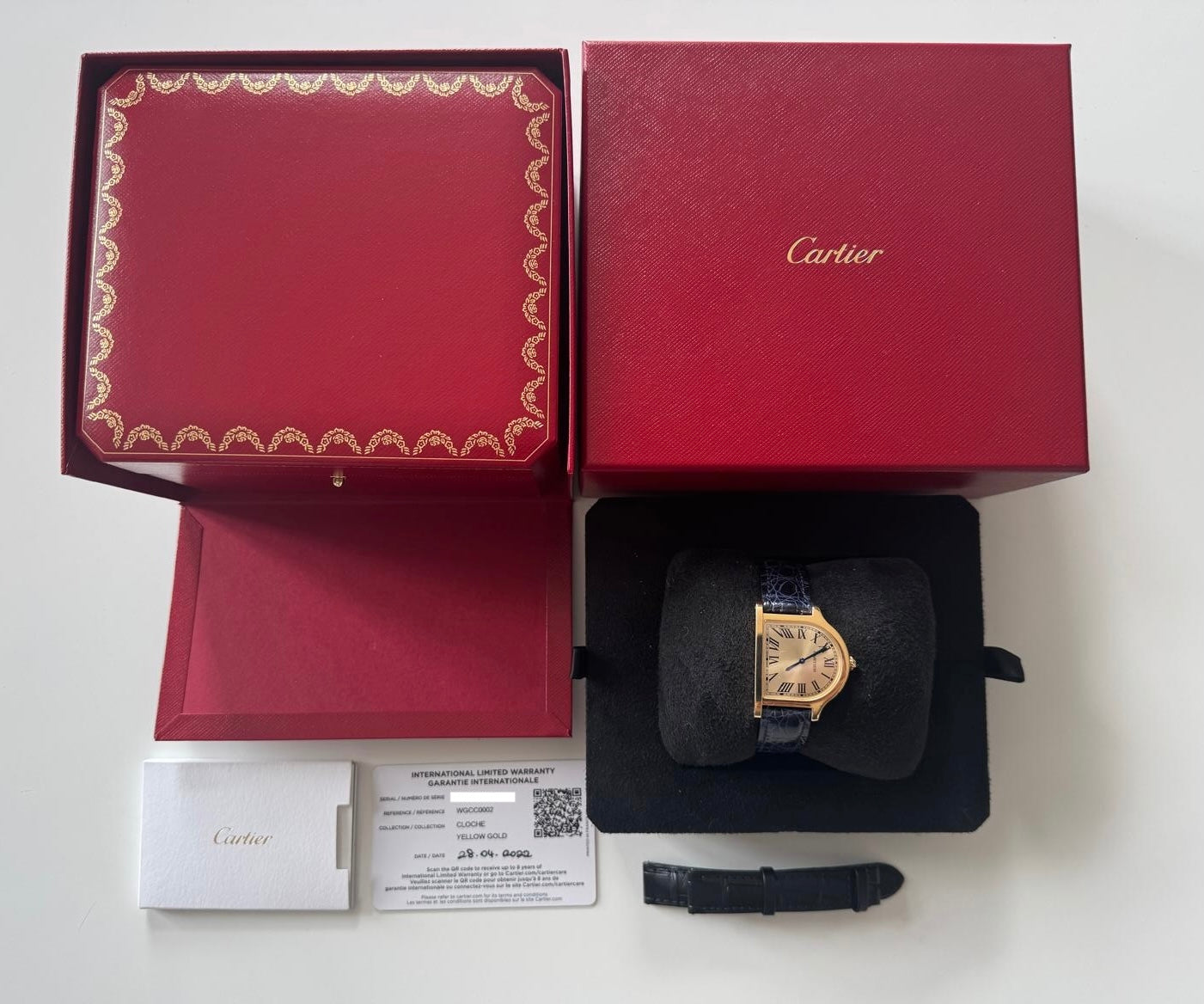 Cartier Cloche de Cartier Uhr in Gelbgold mit blauem Lederarmband im originalen Cartier Karton