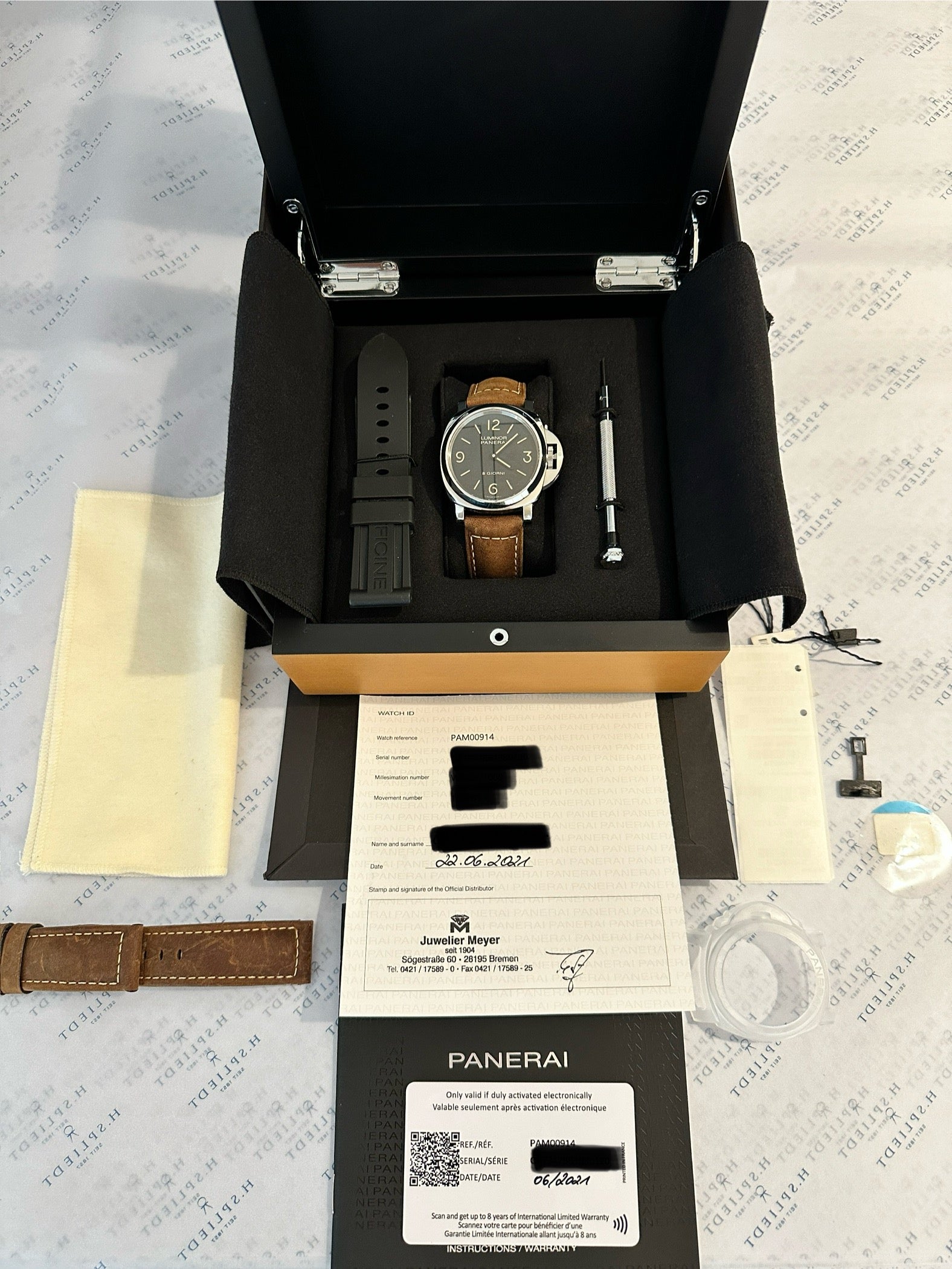 Panerai Luminor Pam00914 8 Days Stahl mit braunem Lederband in geöffneter schwarzer Box mit Garantie