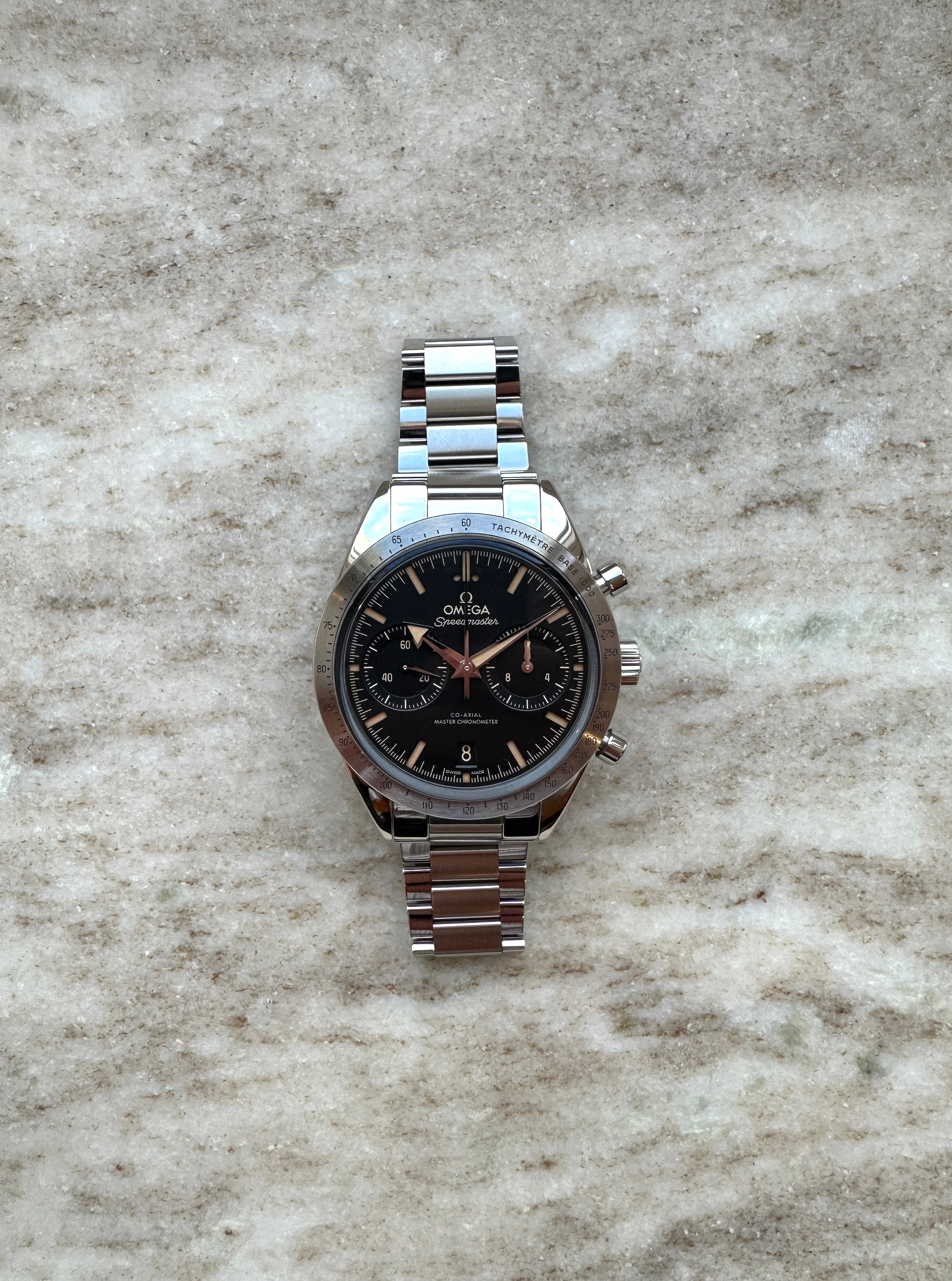 Speedmaster 57 "Sandwich Dial" / Box and Paper / premium Zustand / -2023-