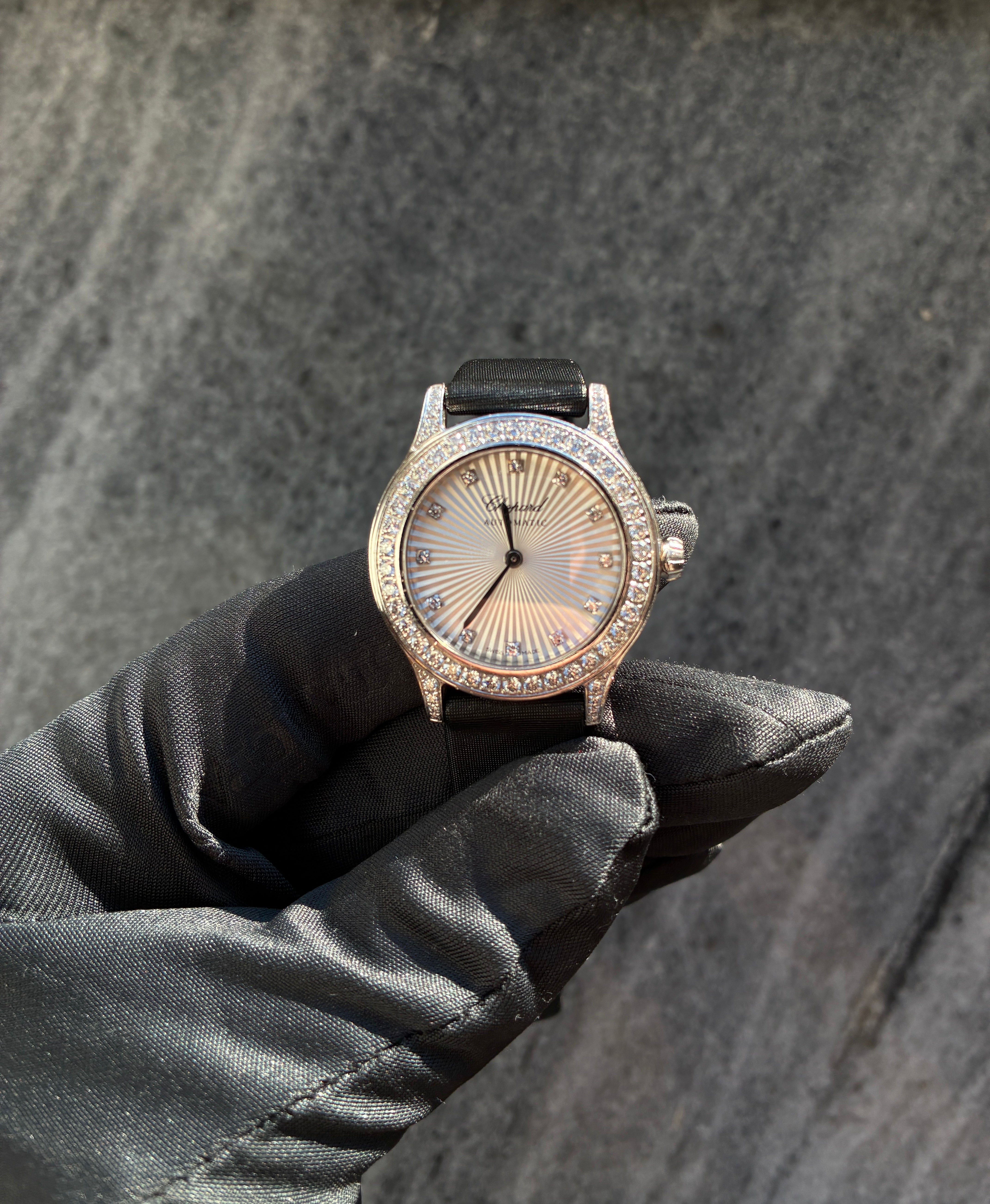 Classic / Diamonds / Whitegold / Box / Certificate of authenticity / Retail price EUR 23.200,00