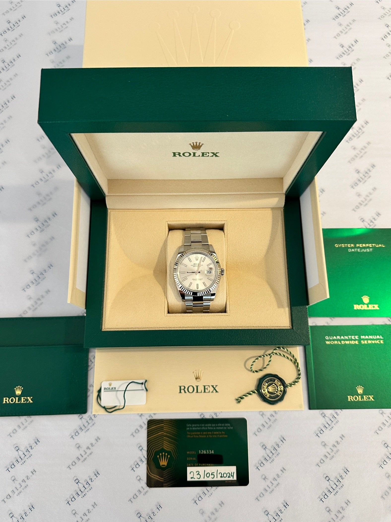 Rolex Datejust 41 silberfarben im geöffneten Karton, mit Papieren und Garantieschein