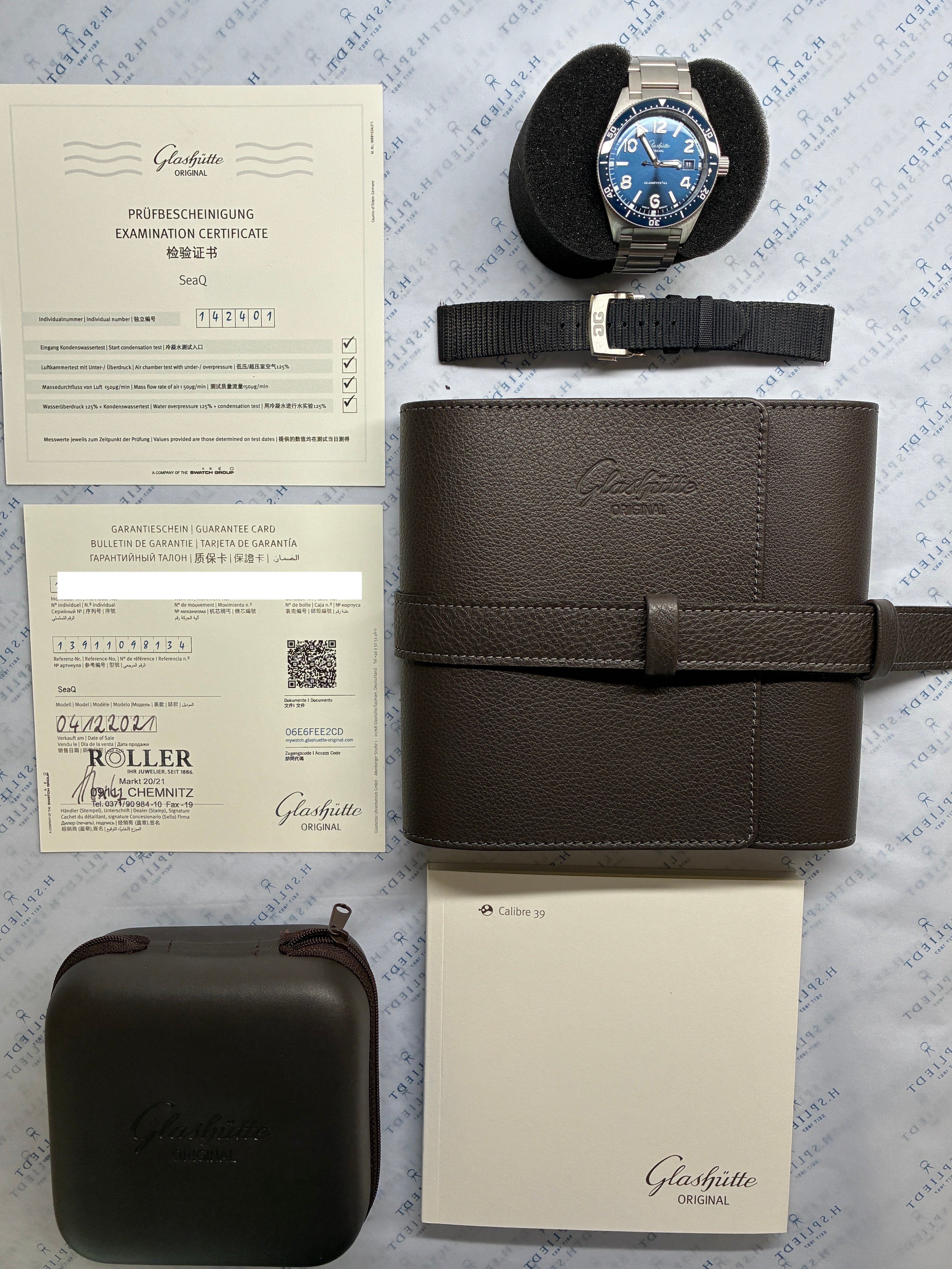 Glashütte Original SeaQ mit blauem Zifferblatt, Stahluhrband und braunem Lederetui
