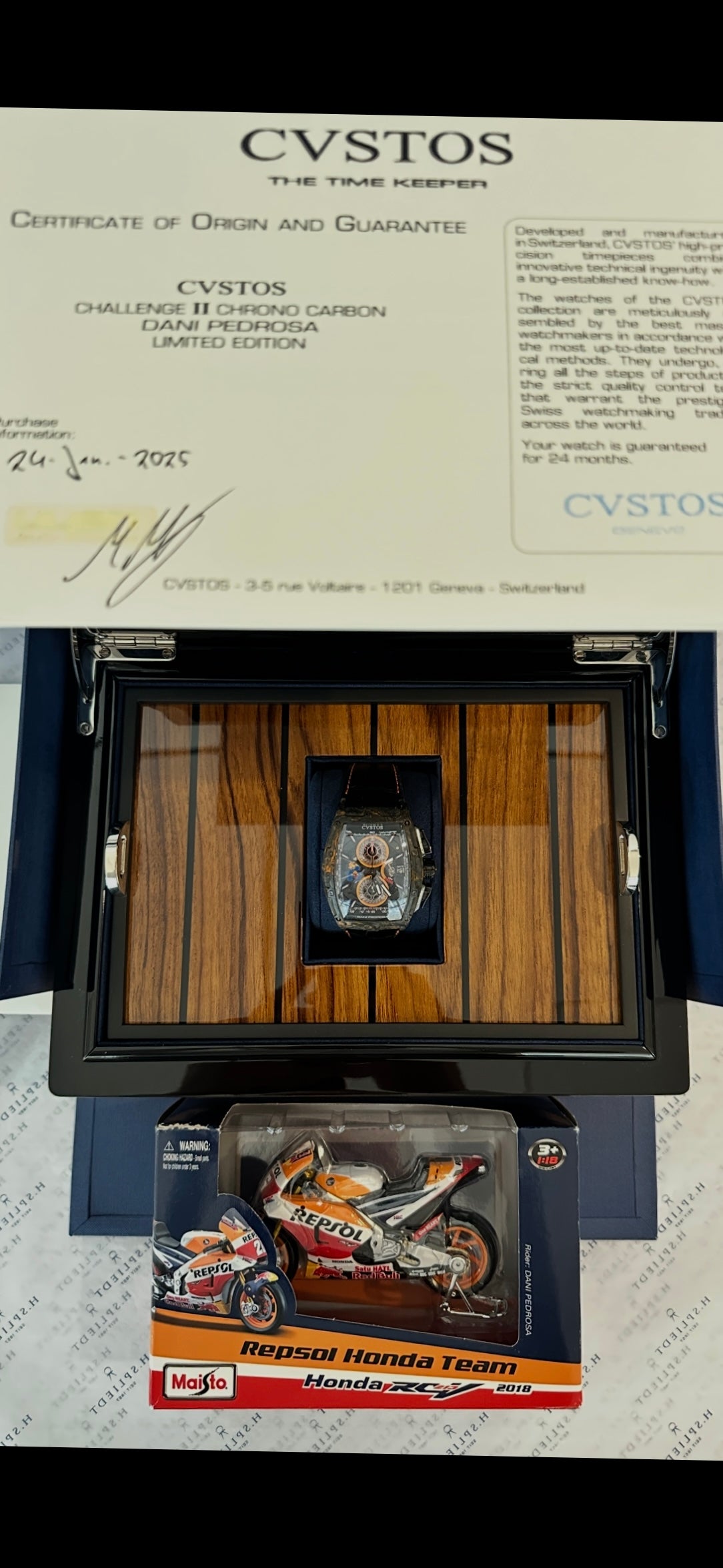 Cvstos Challenge II Chrono Dani Pedrosa Limited Edition Uhr im Carbongehäuse mit Modellmotorrad