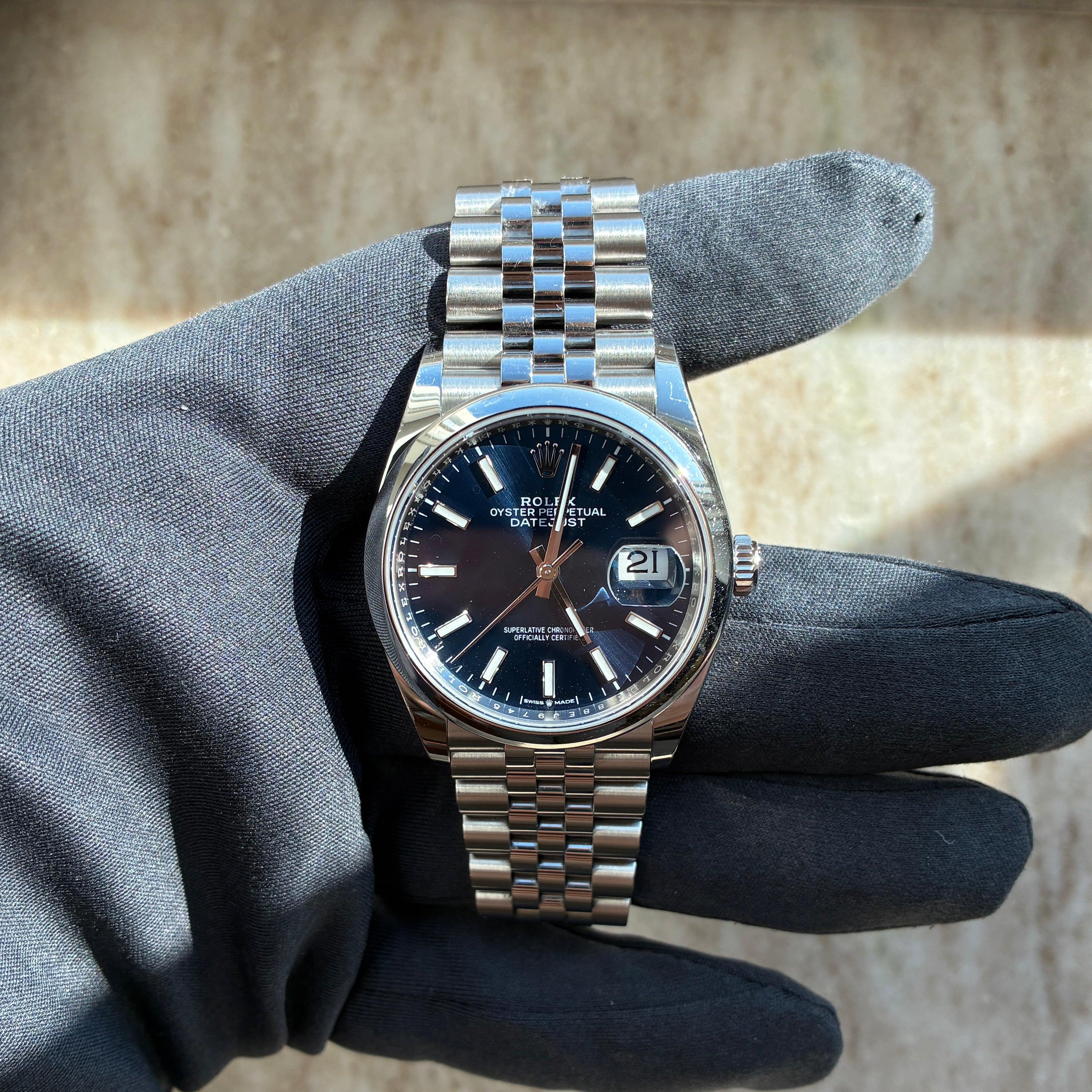 Rolex Datejust 36 mit blauem Zifferblatt, Datumsanzeige und Stahlarmband