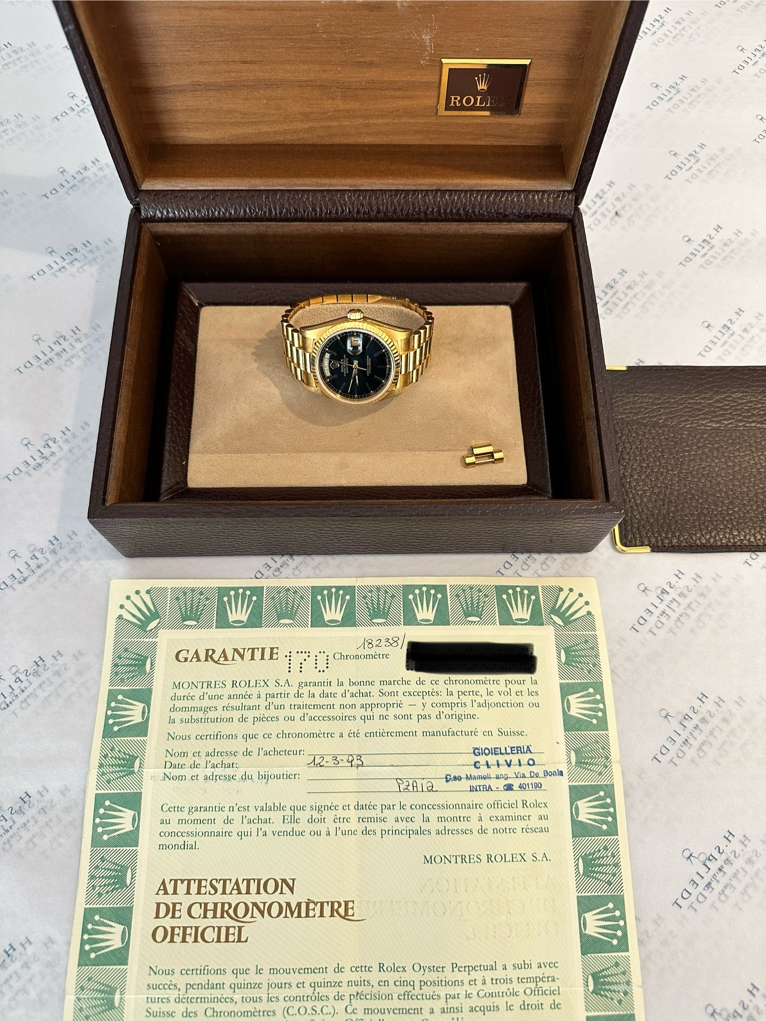 Rolex Day-Date 36 Ref. 18238 in Gelbgold mit schwarzem Zifferblatt in der originalen Verpackung