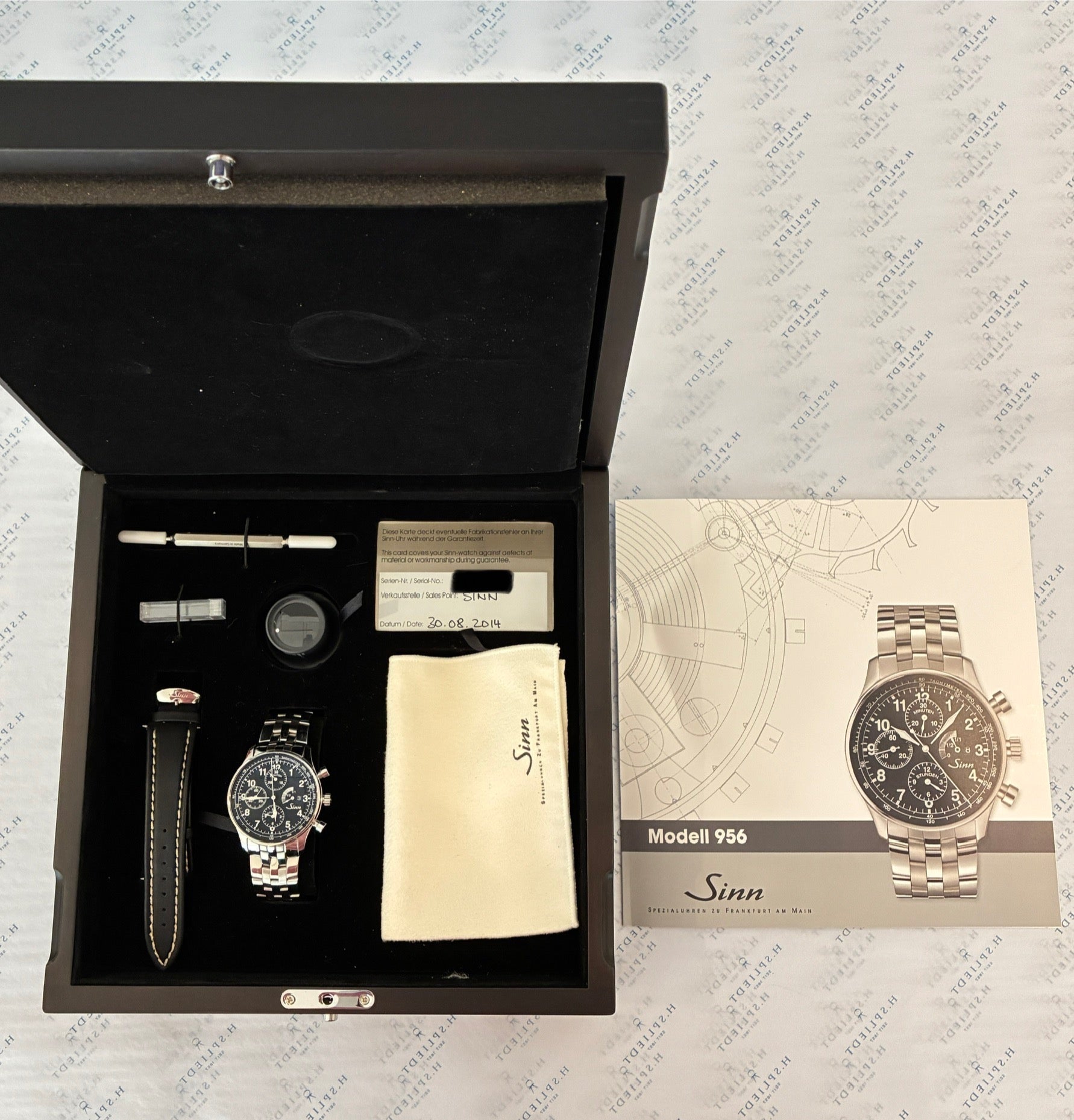 Sinn 956 Klassik Rallyechronograph in dunkler Box mit Zertifikat und poliertem Edelstahlarmband