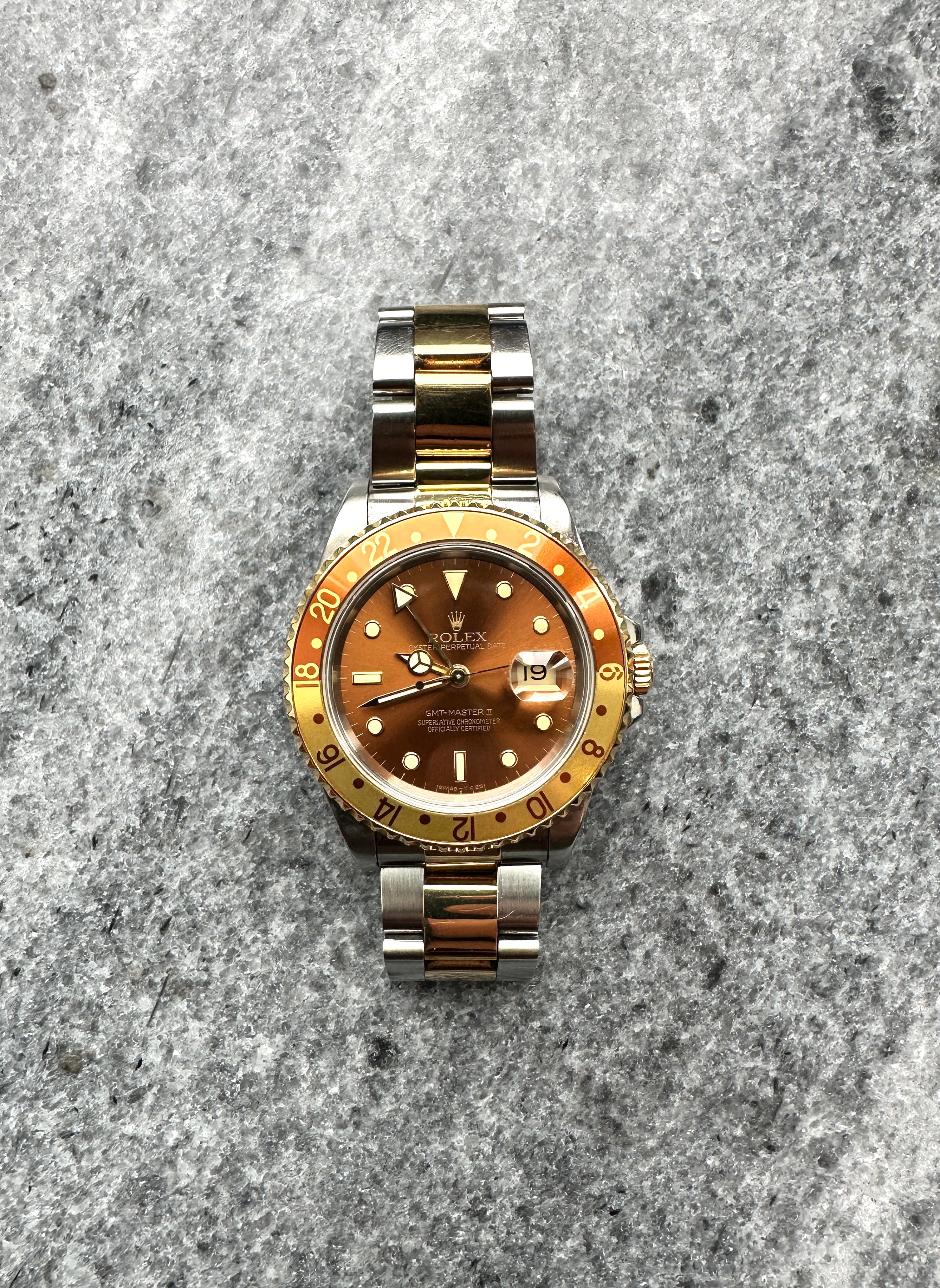 Rolex GMT-Master II Tiger Eye 1992 Automatik Uhr in Gold und Stahl mit braunem Zifferblatt
