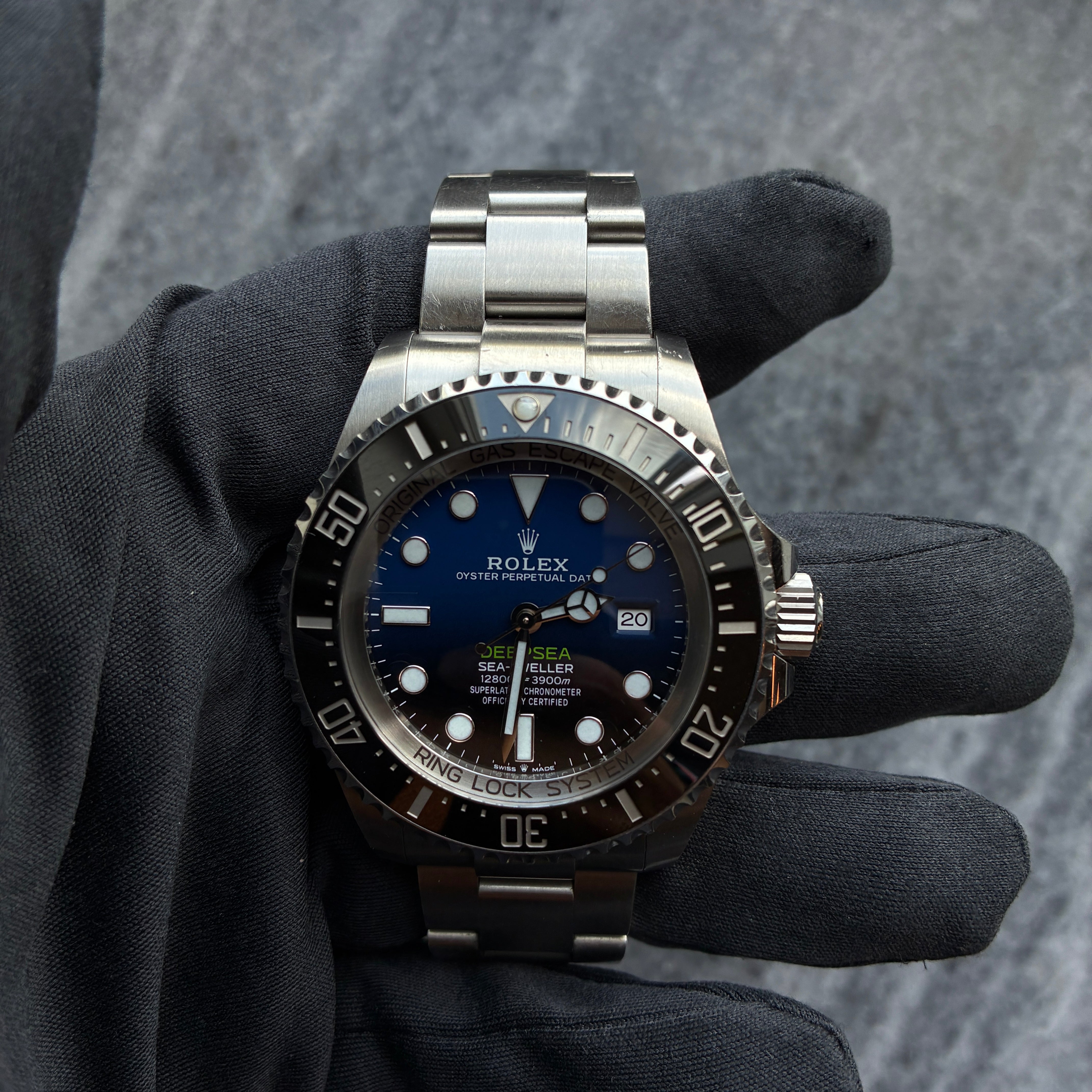 Sea Dweller / Deep-Sea / James cameron / Box & Papers / 2020