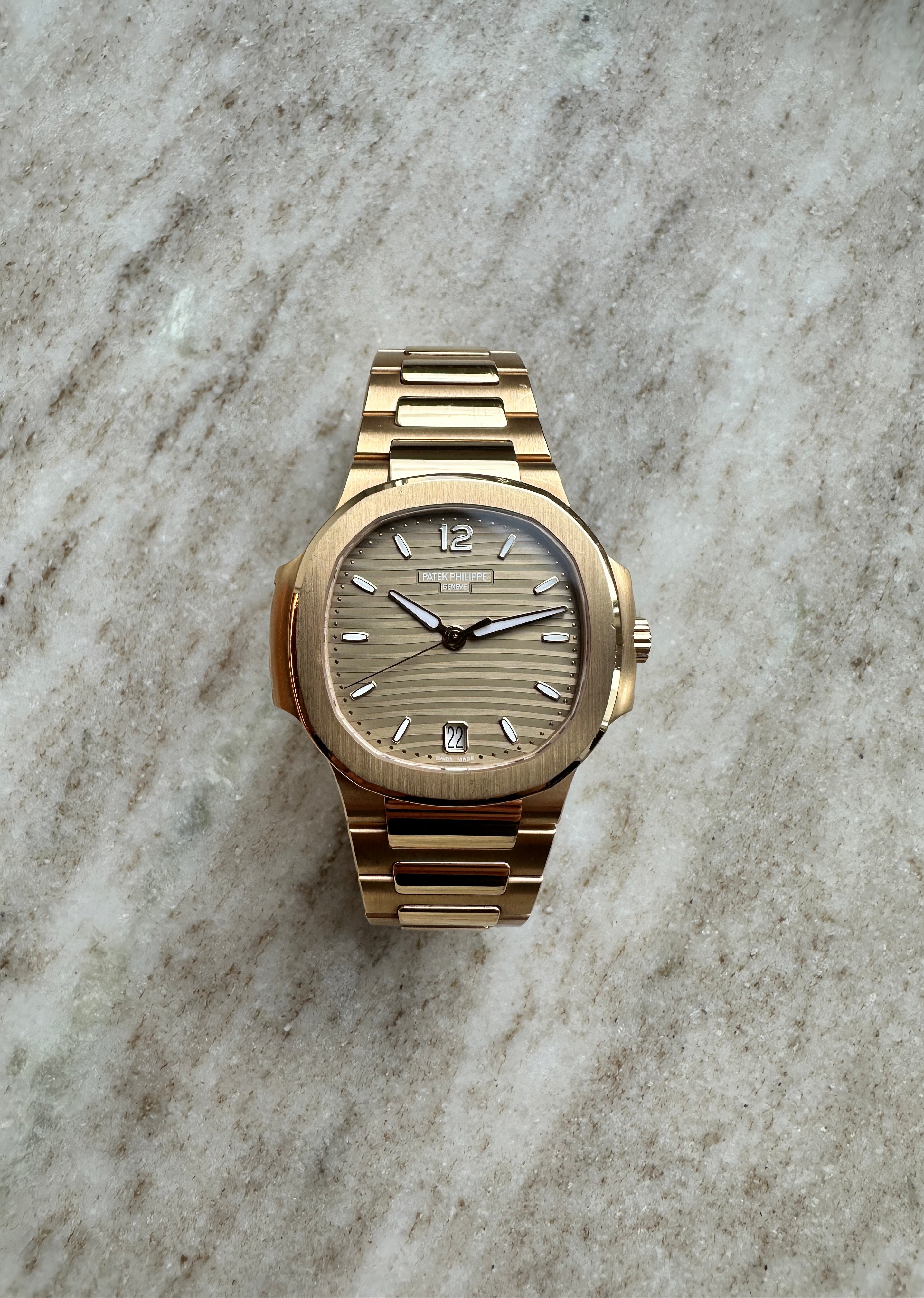 Patek Philippe Nautilus
7118/1R-010 Roségold (Full Set mit Erstkaufrechnung) -2022-