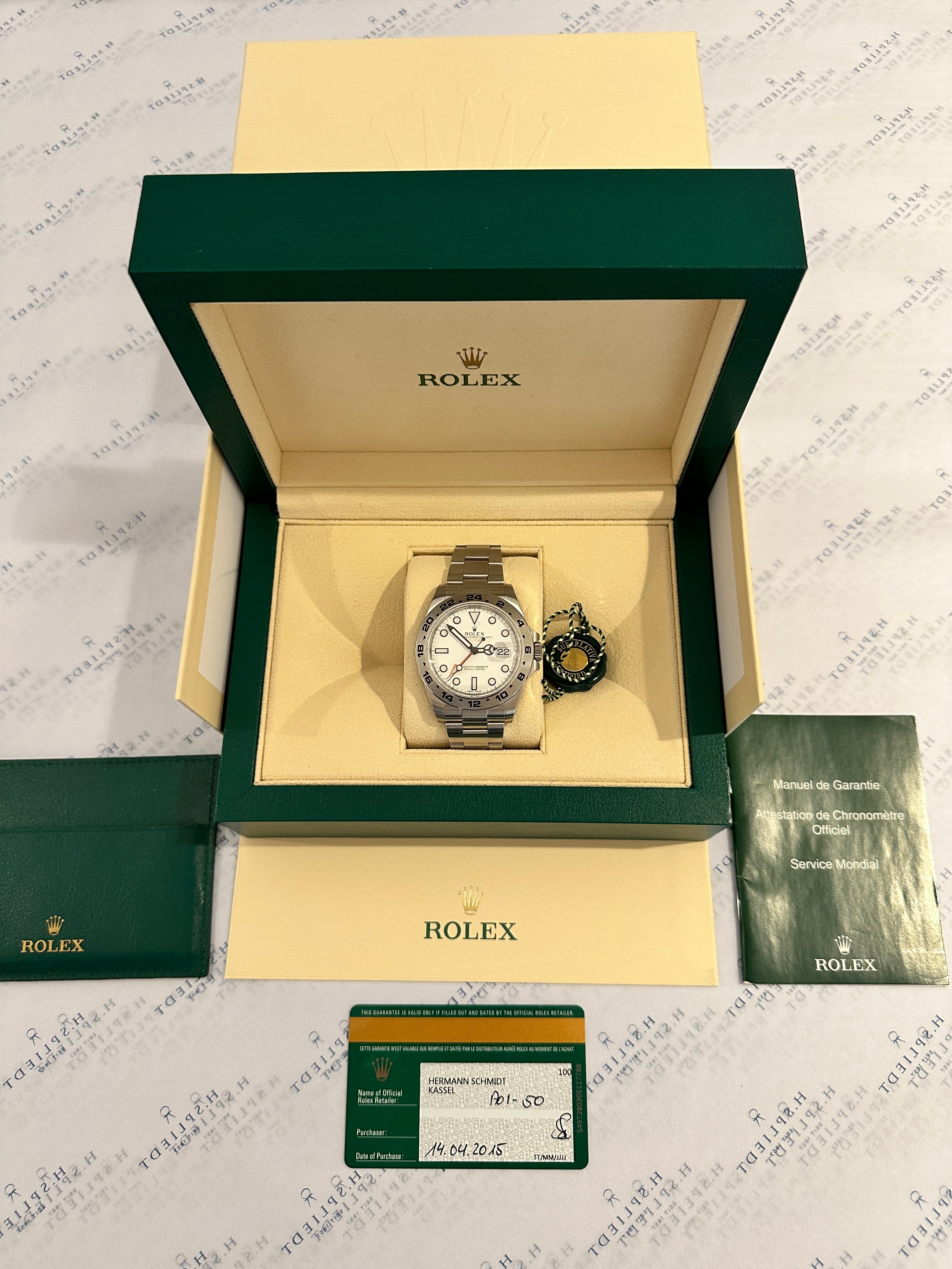 Rolex Explorer II Polar Dial (2015) im geöffneten Karton mit Papieren und Anhänger, Stahlgehäuse und Zifferblatt mit 2 Zeigern, 12 Indizes, 24-Stun…
