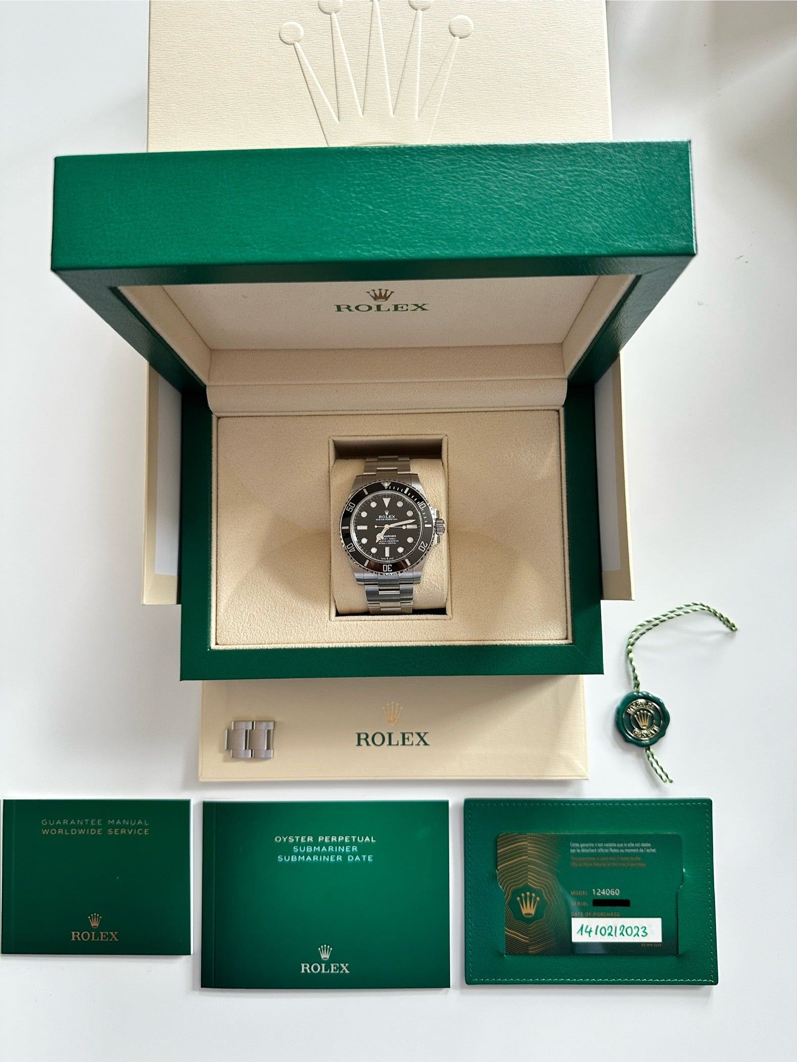 Rolex Submariner 124060 NoDate Automatik Uhr in Stahl mit Zifferblatt und Luene in Schwarz, in originaler Box und Papieren
