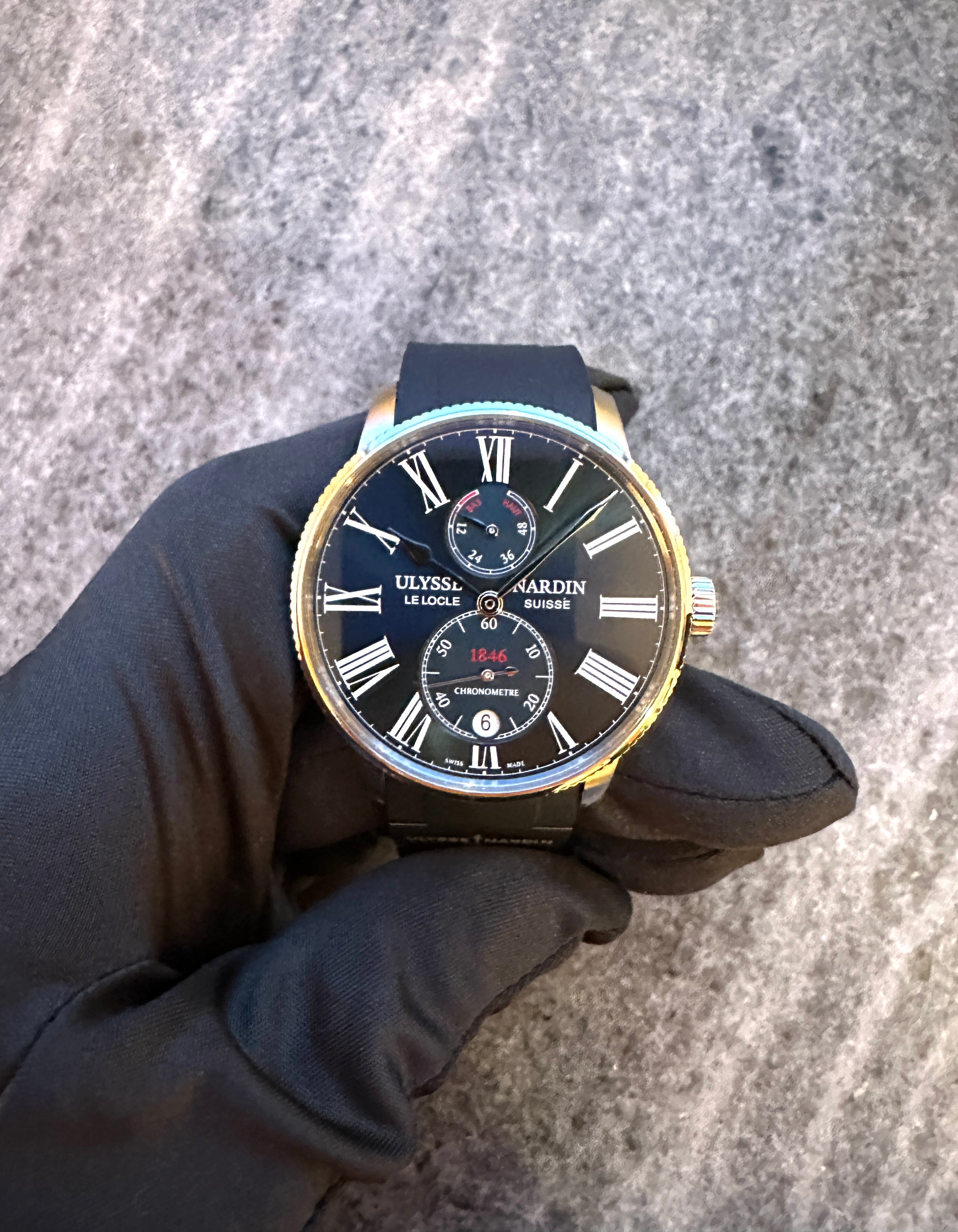 Ulysse Nardin Marine Torpilleur Stahl mit schwarzem Zifferblatt und Kautschukarmband von oben