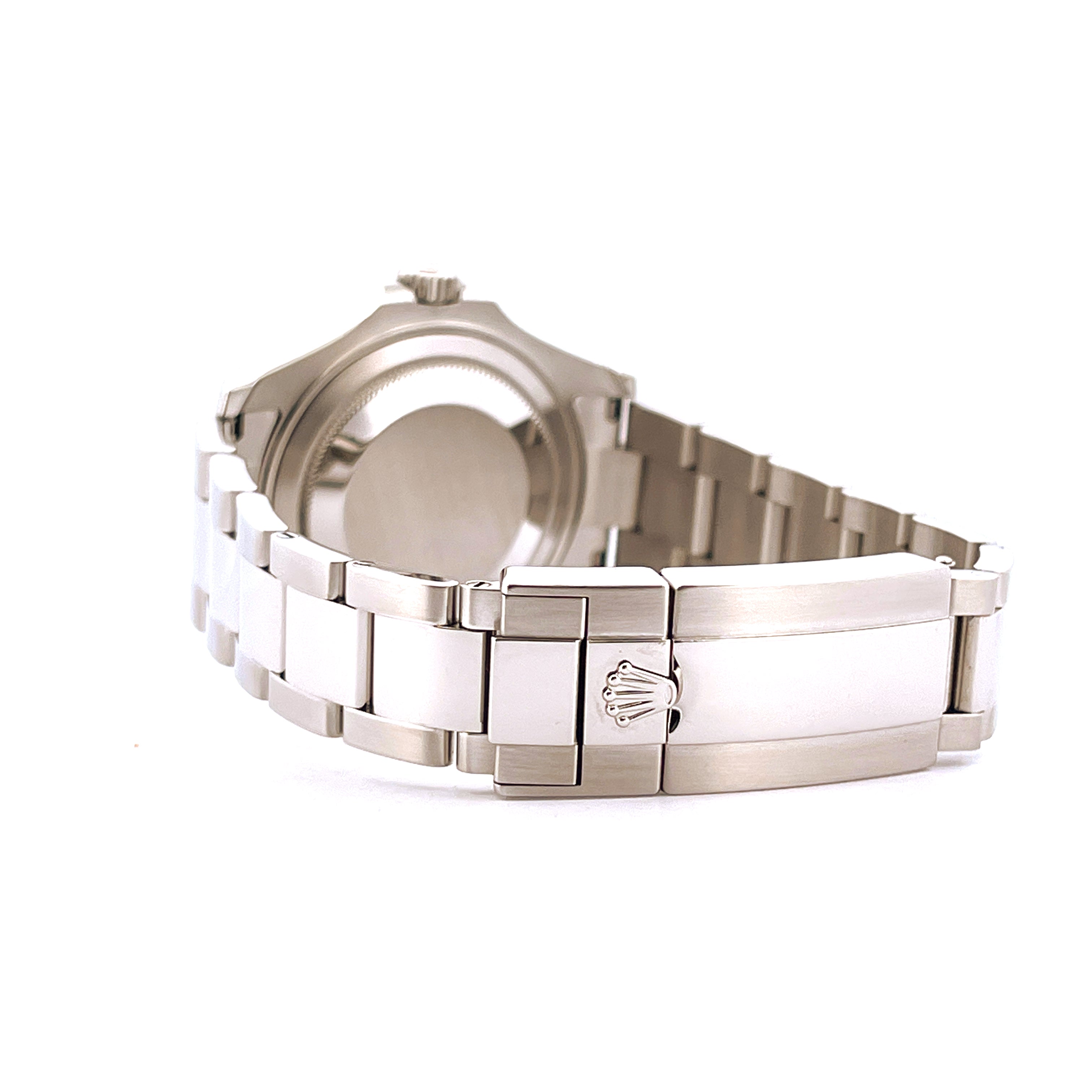 Rolex Yacht-Master 37 Rhodium Seitenansicht des Edelstahlgehäuses und des Armbands mit Rolex-Krone auf der Schließe