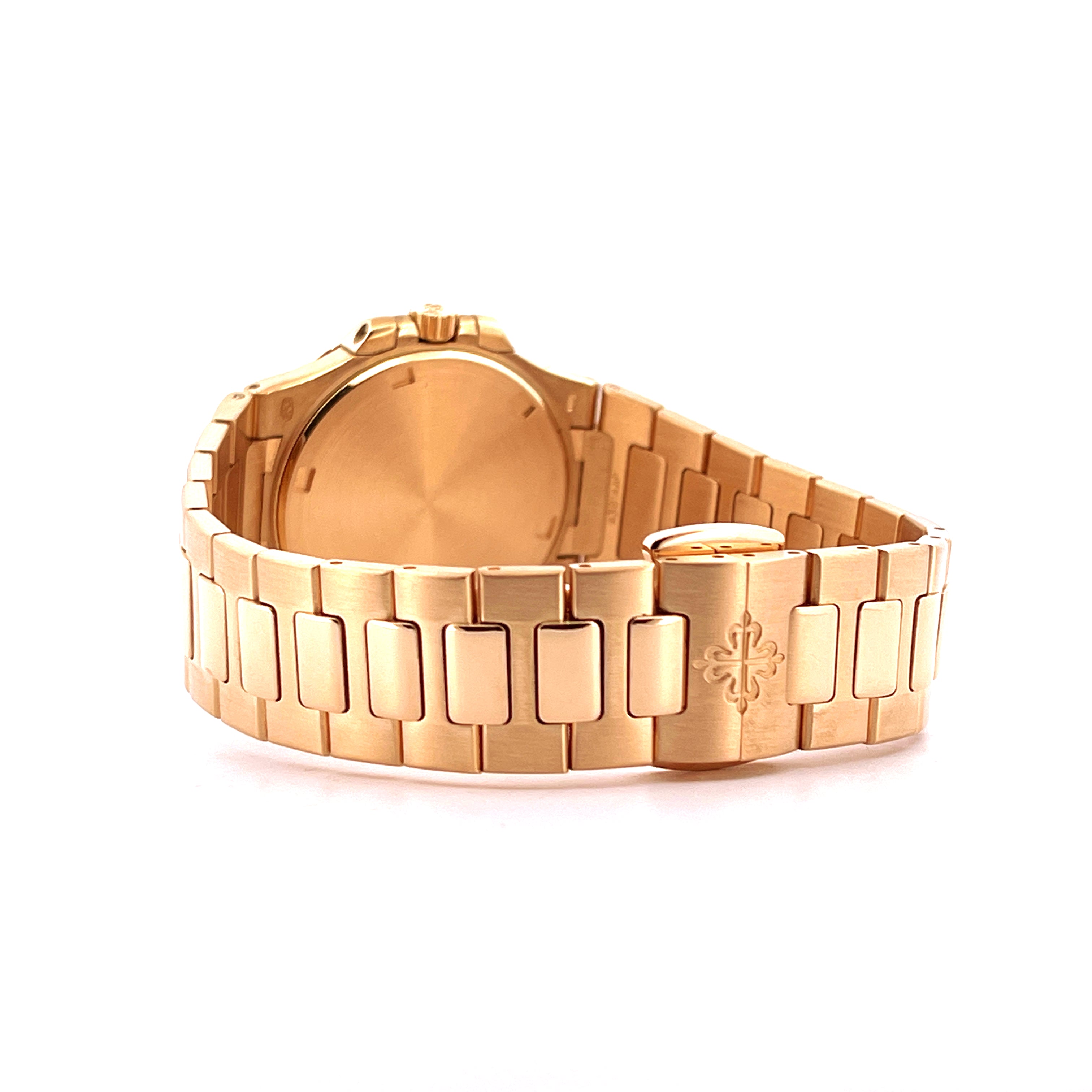 Patek Philippe Nautilus Lady 7010 Roségold aus der Seitenansicht mit Armband und Schließe