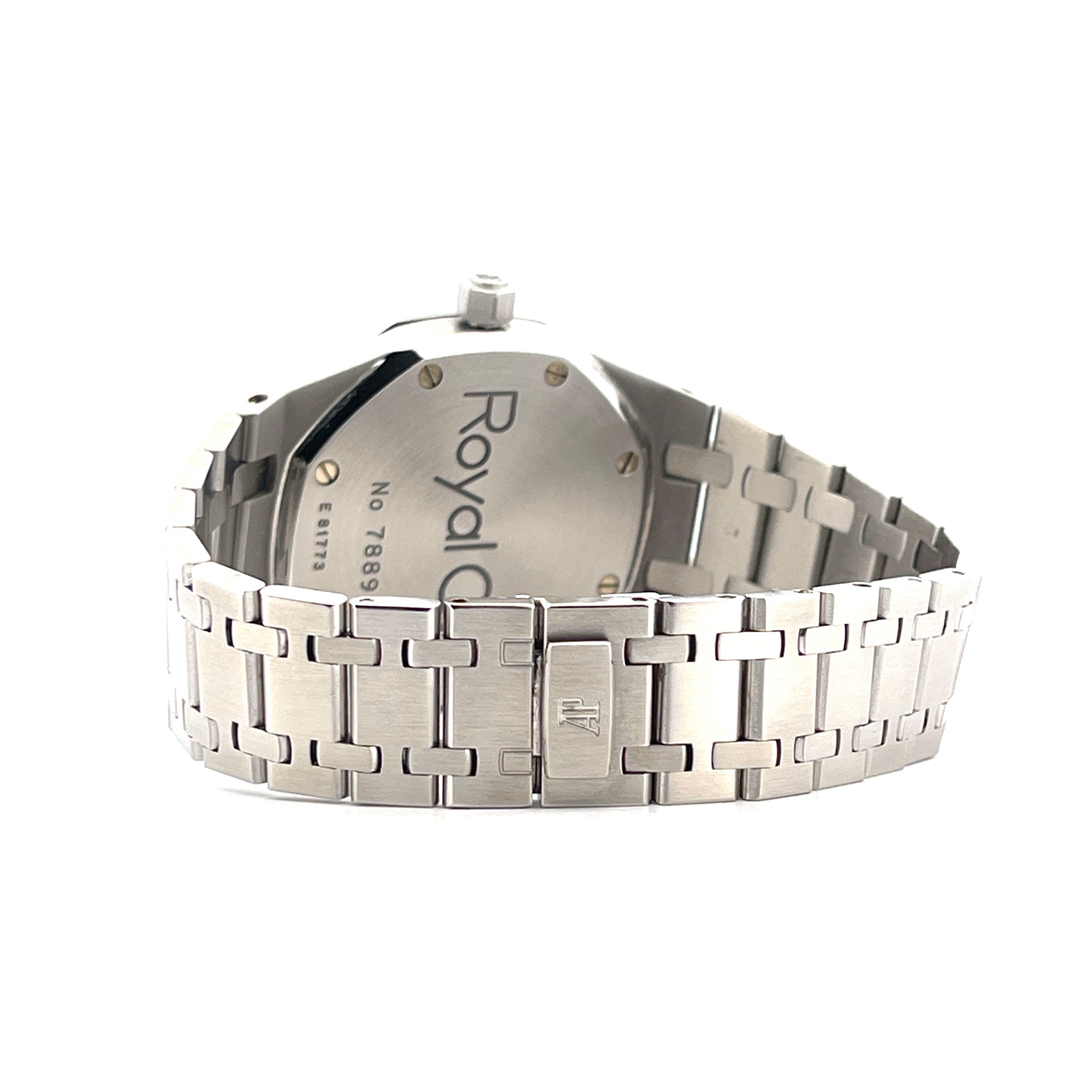 Audemars Piguet Royal Oak 14790ST Rückansicht mit Edelstahlarmband und AP-Logo auf der Schließe