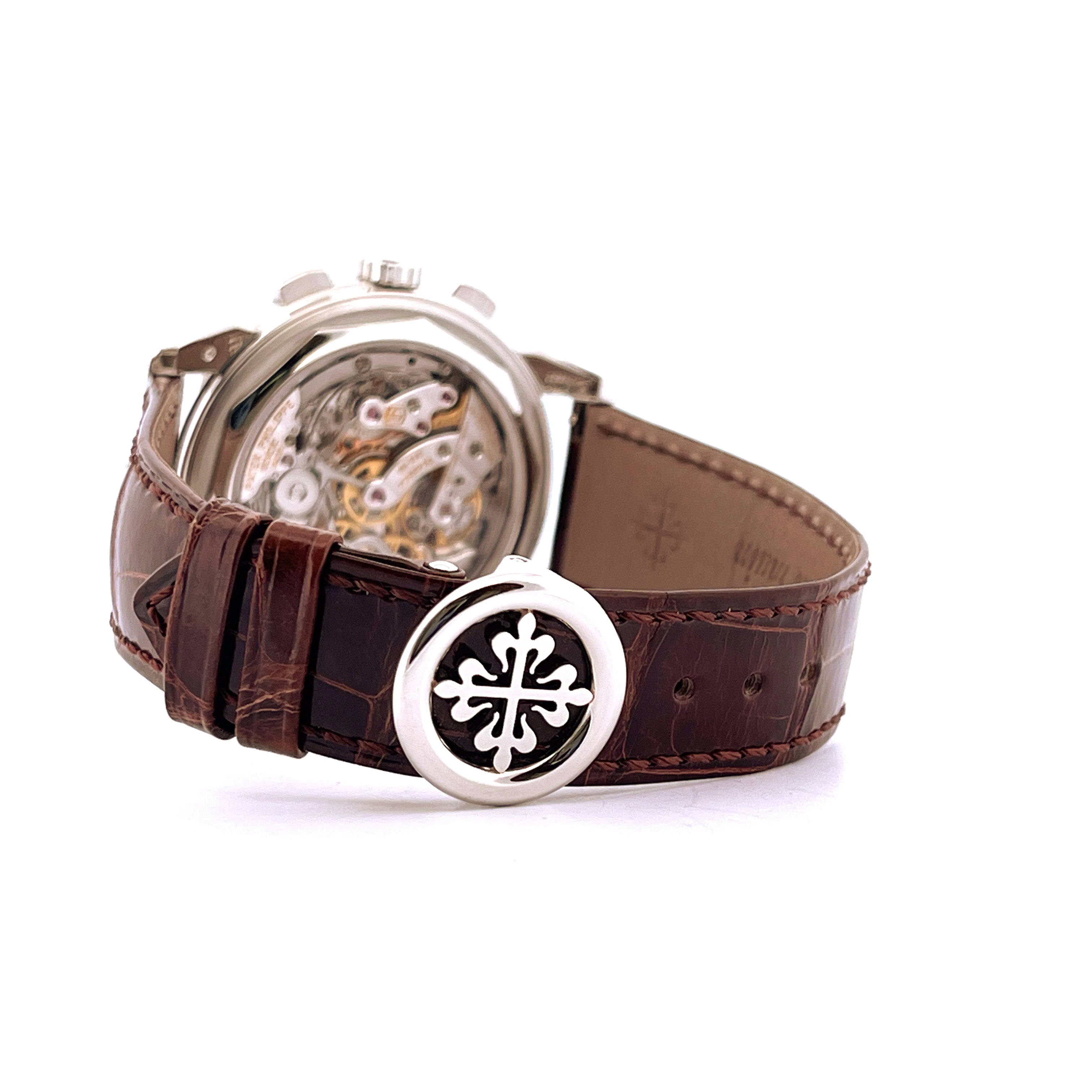Patek Philippe 5270P-001 Rückansicht mit offenem Werk und braunem Krokolederarmband
