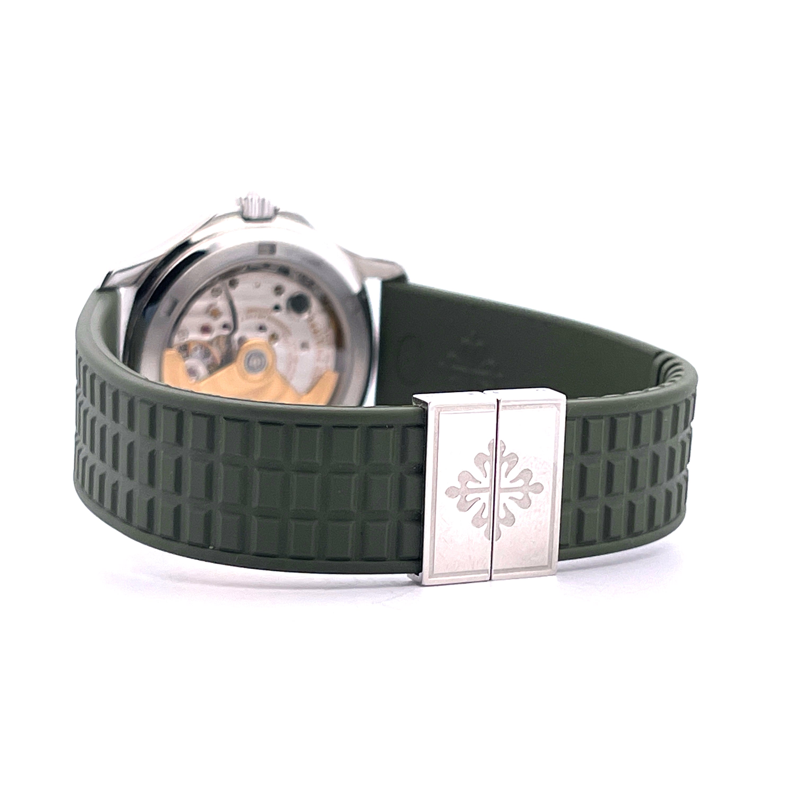 Patek Philippe Aquanaut 38mm aus Edelstahl mit dunklem Kautschukband und Patek-Logo-Schließe