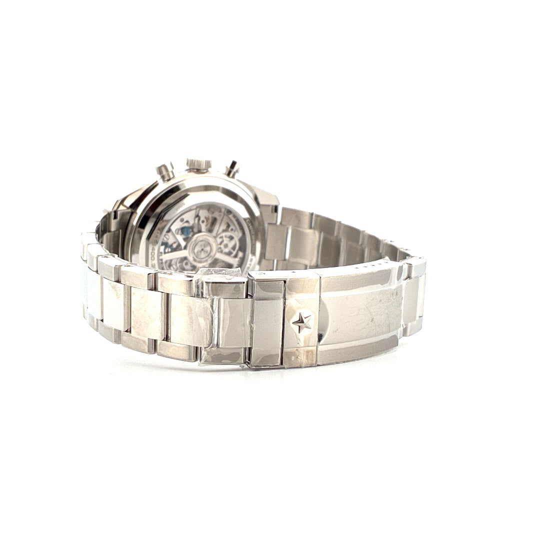 Seitenansicht des Zenith Chronomaster Original Triple Calendar Automatik mit Edelstahlarmband und Stern-Emblem auf der Sch…