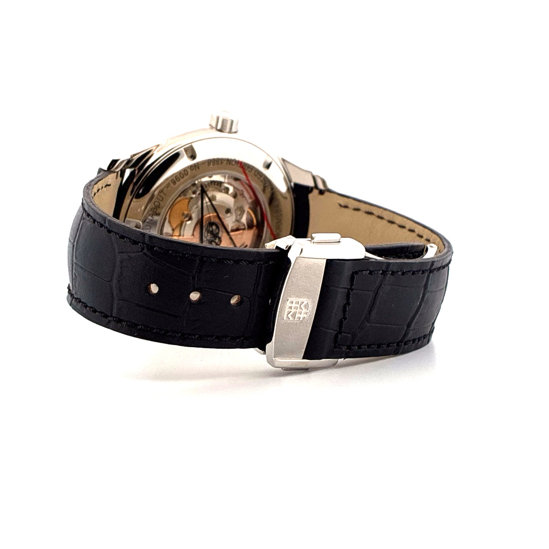 Frederique Constant Runabout Moonphase Limited Edition Rückseite mit schwarzem Lederarmband und Schließe