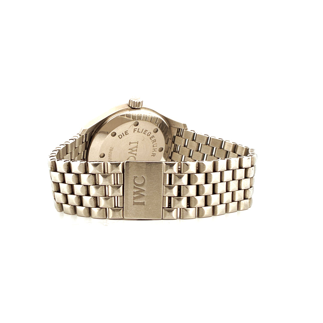 Rückseite einer IWC Spitfire Mark XV Uhr aus Edelstahl mit Band und Schließe