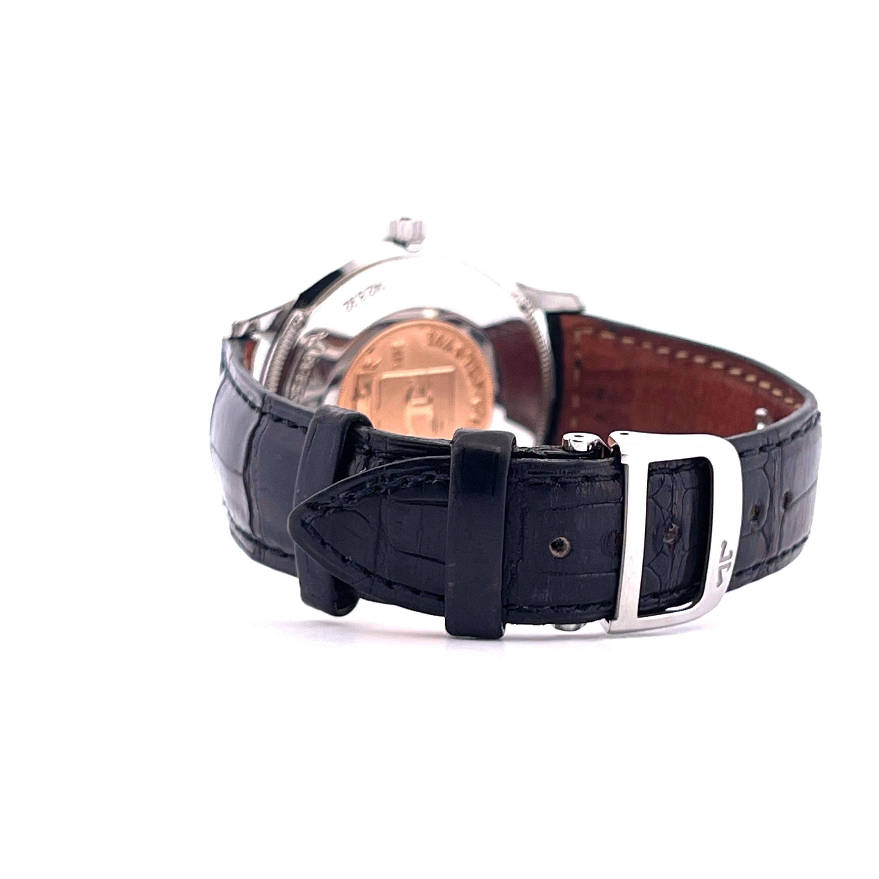 Jaeger LeCoultre Master Geographic 38mm Rueckseite mit schwarzem Krokodillederband und Stiftschliesse