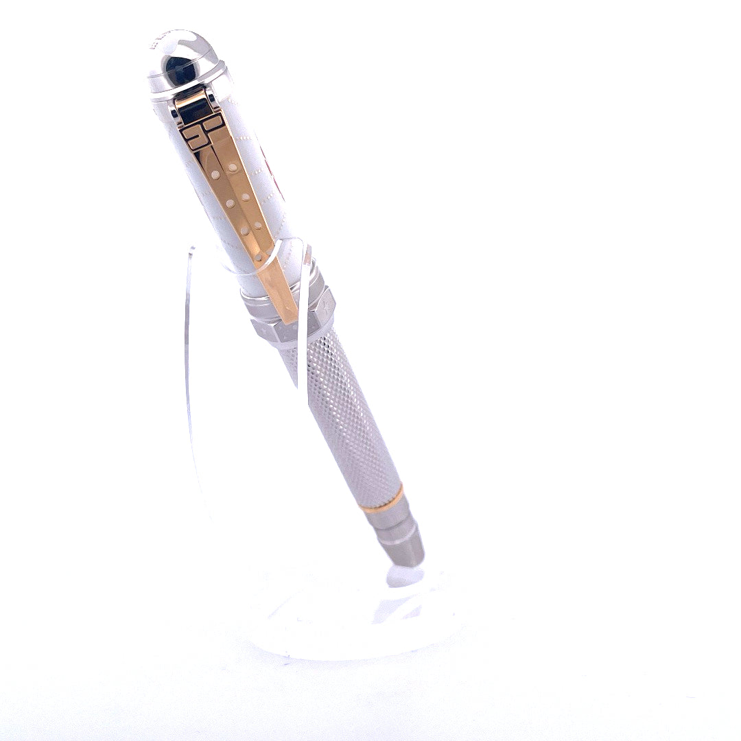 Montblanc Elvis Limited Edition Rollerball von Juwelier Spliedt auf transparentem Ständer