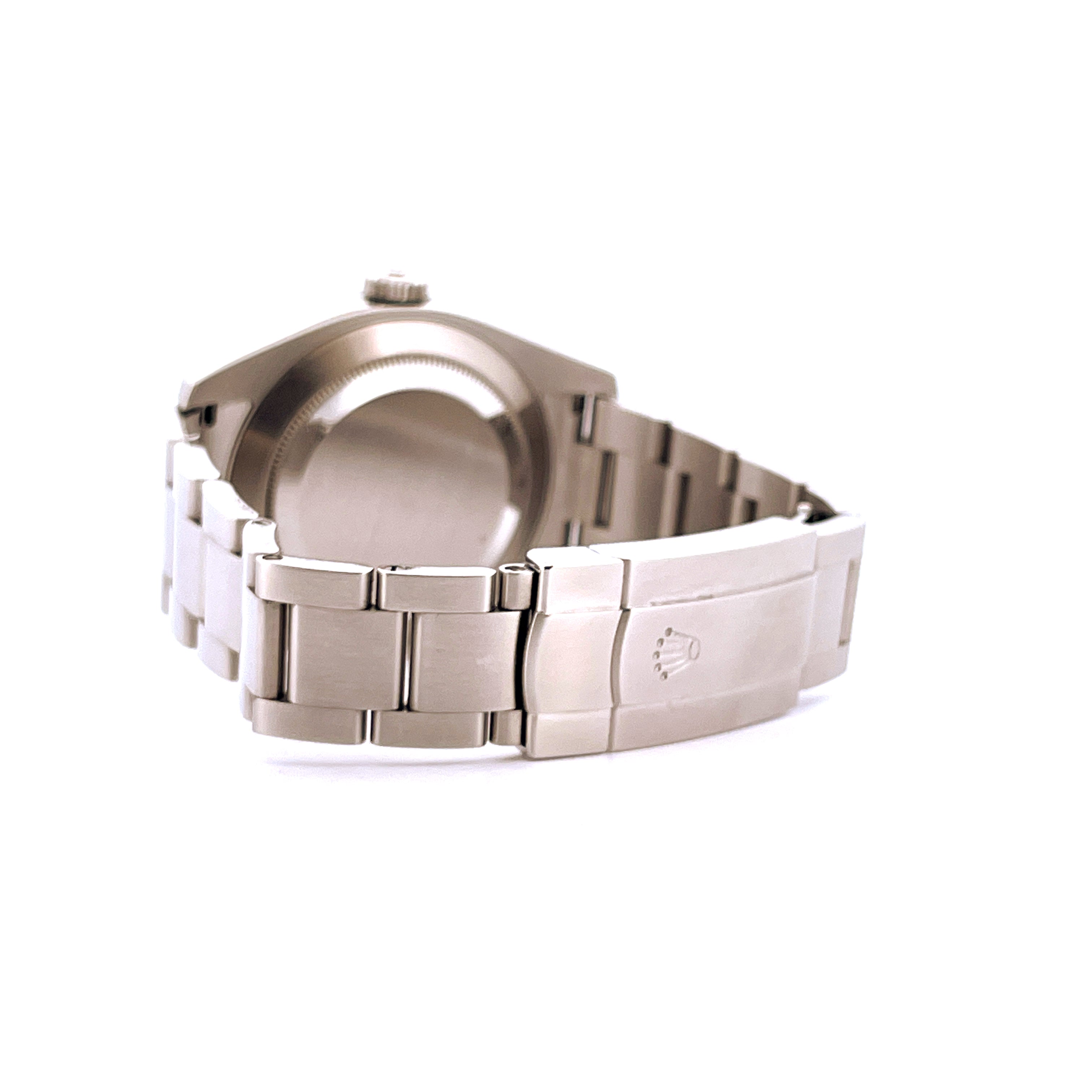 Seitenansicht einer gebrauchten Rolex Air King 116900 mit Stahlarmband und Schließe