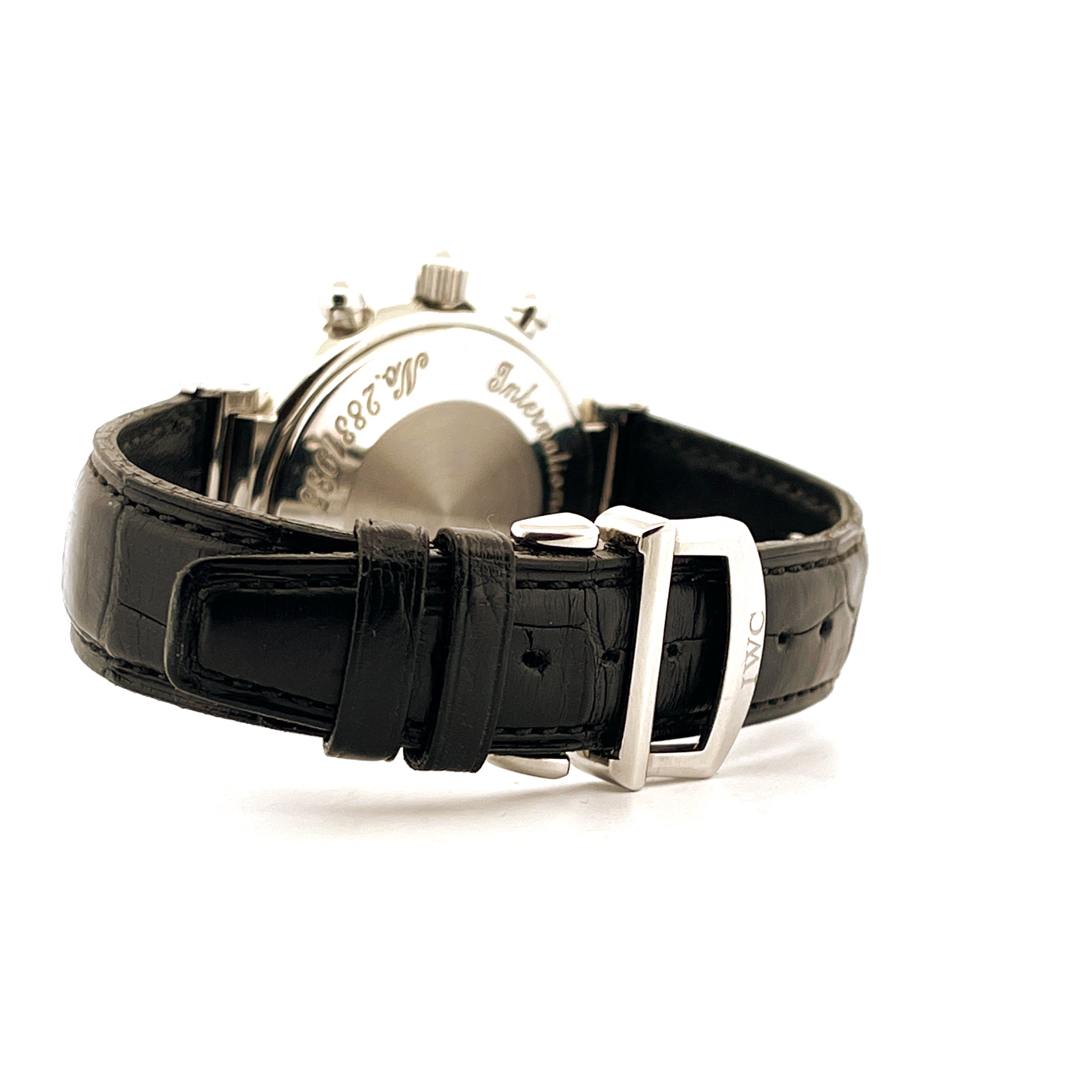 Seitenansicht einer IWC Da Vinci Perpetual Calendar aus Edelstahl mit schwarzem Lederarmband und Silberschließe