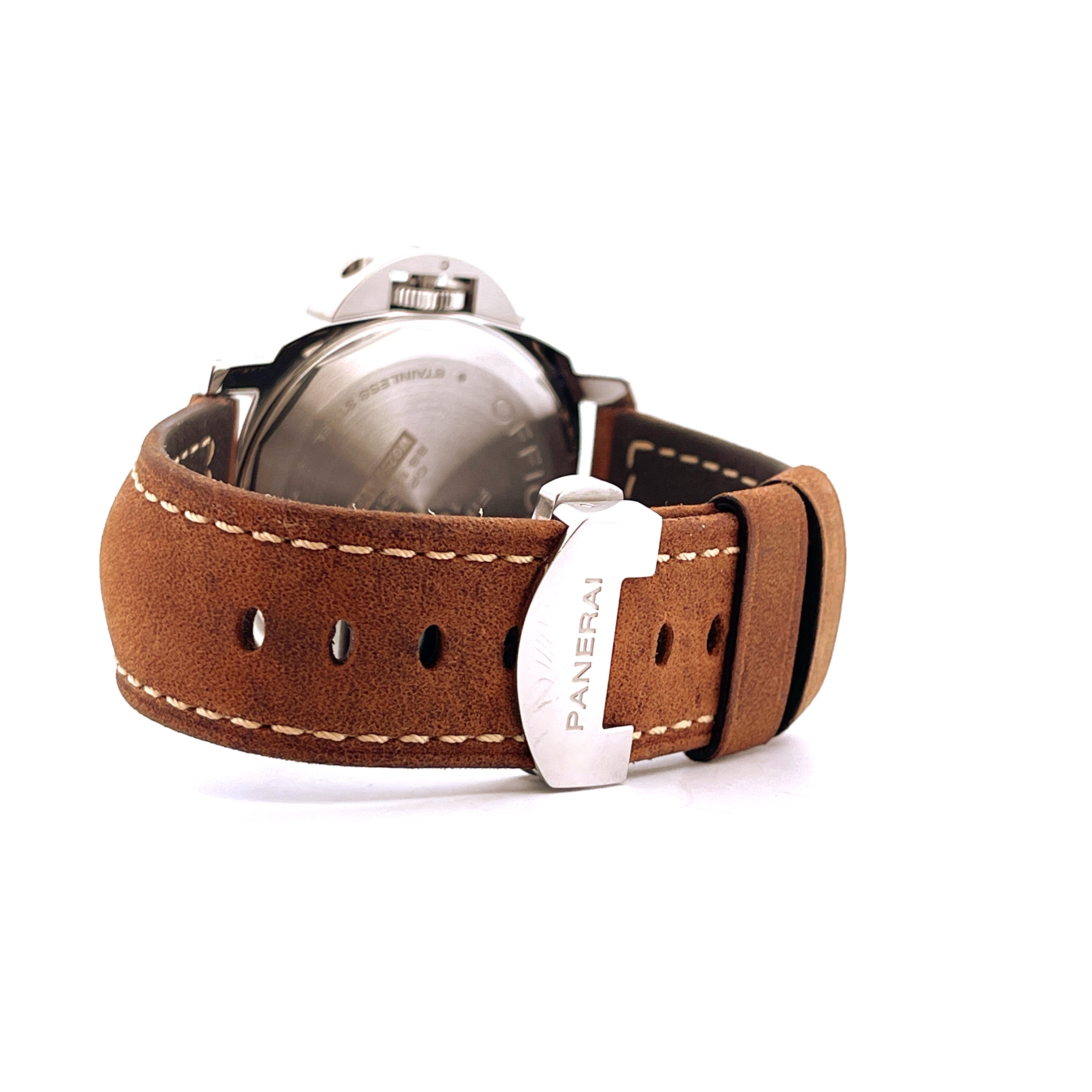 Seitenansicht eines Panerai Luminor Pam00914 Gehäuses mit braunem Lederarmband und silberner Schließe