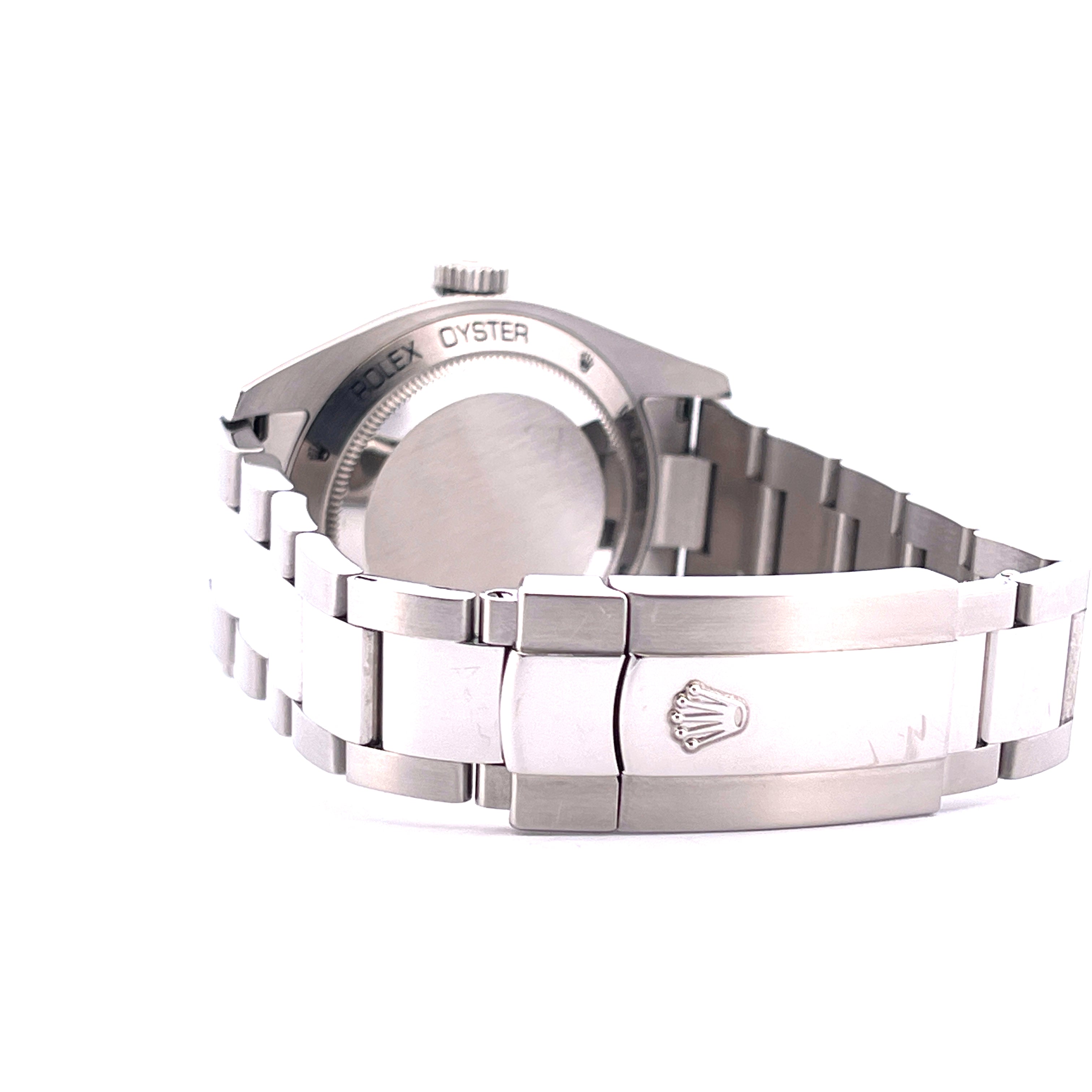 Rolex Milgauss 116400GV Stahl im Detail von der Seite mit Edelstahlarmband und Rolex-Krone auf der Schließe