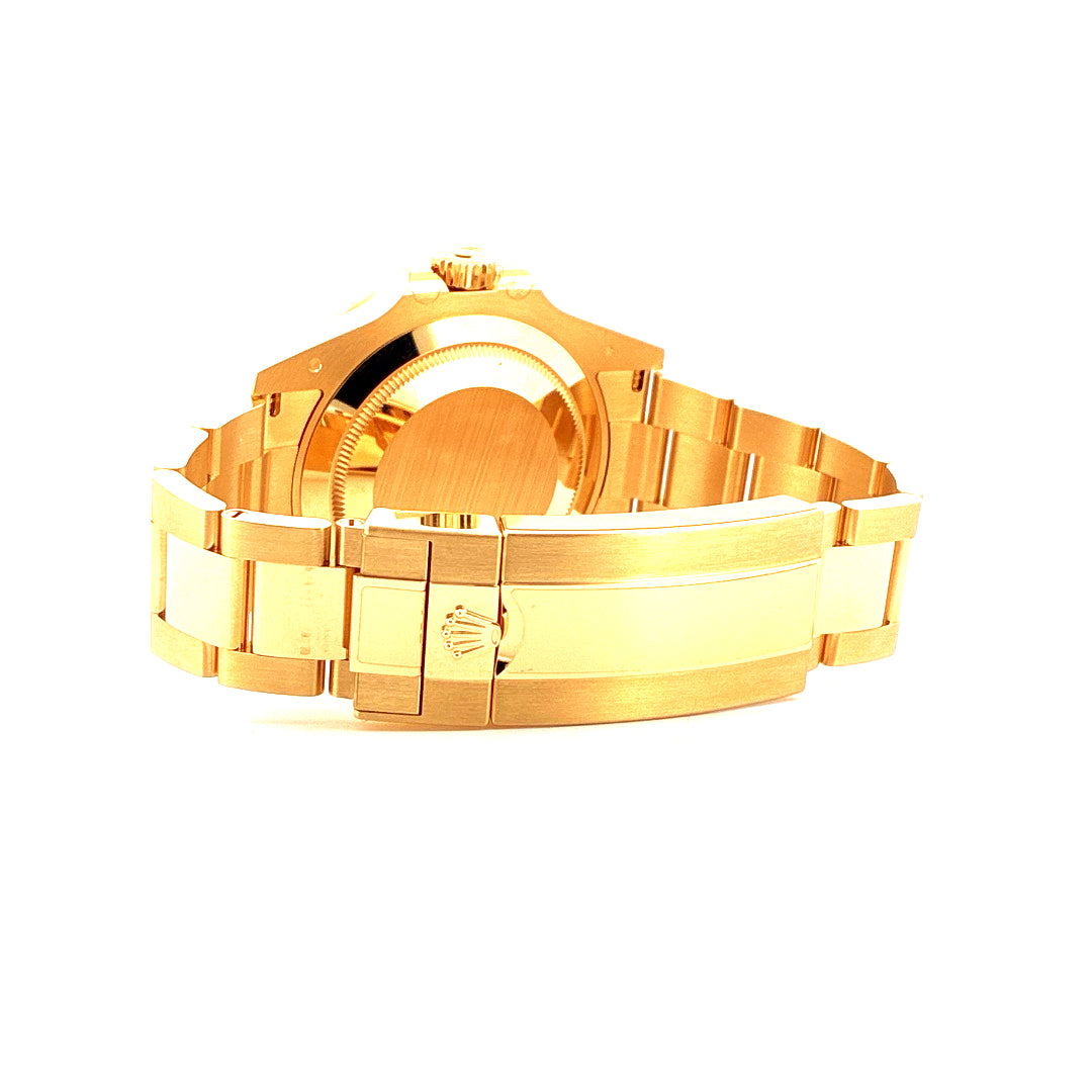 Rolex Submariner 126618LB Gelbgold, Seitenansicht mit Schließe und Armband
