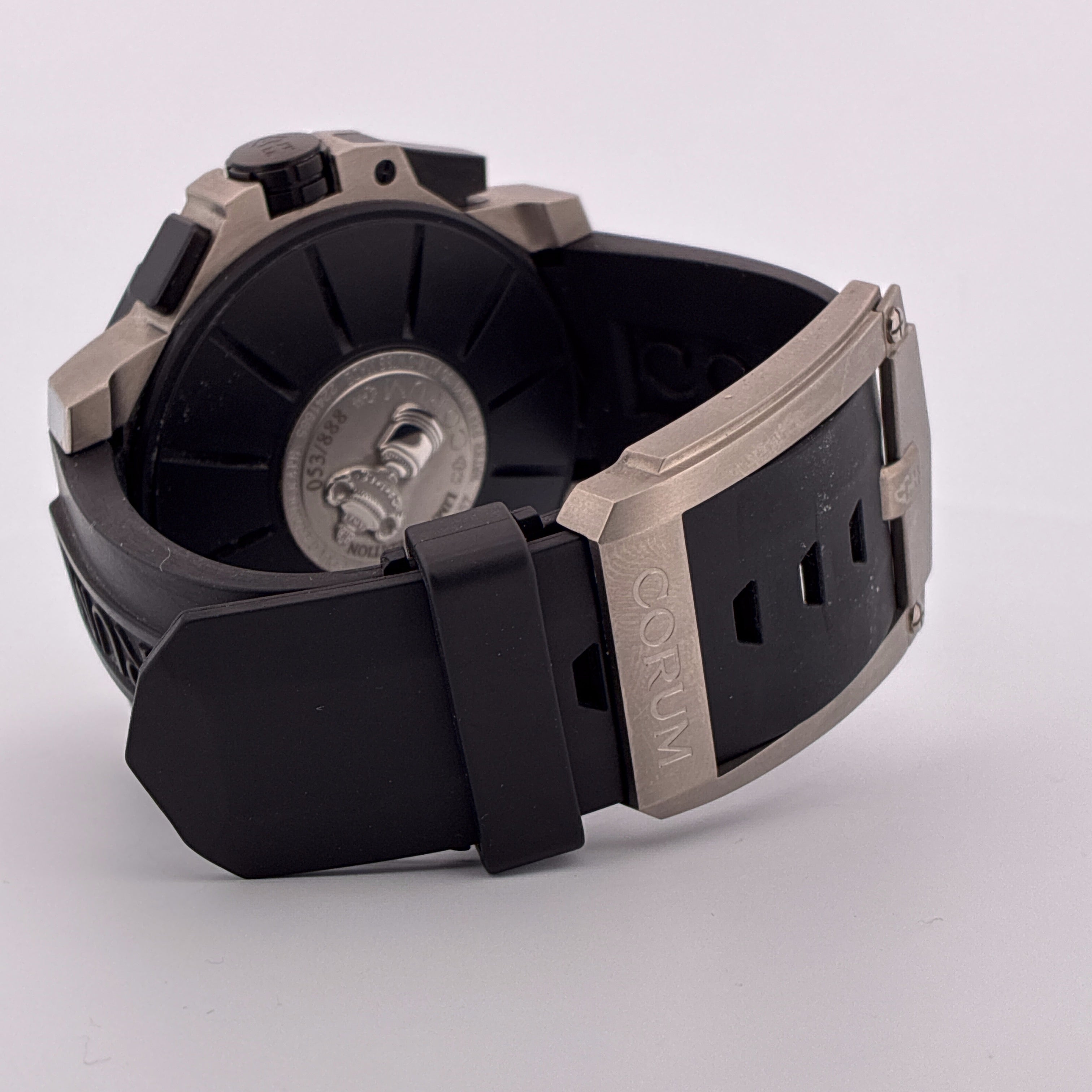 Corum Admiral's Cup Seafender 50 Chrono LHS Titangehäuse mit Kautschukarmband und Prägung