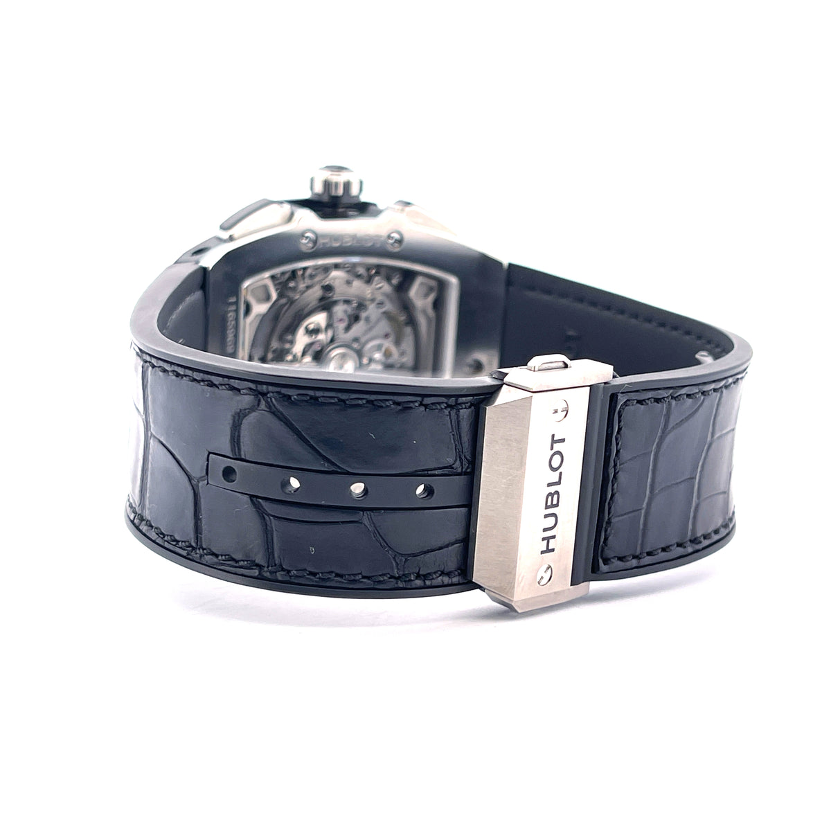 Hublot Spirit Of Big Bang 45 mm / 601.NX.0173.LR / Titan / Grey / Full Set + Invoice / Germany / 2015, Schrägansicht mit Armband, Schließe und Gehäuseboden vor weißem Hintergrund