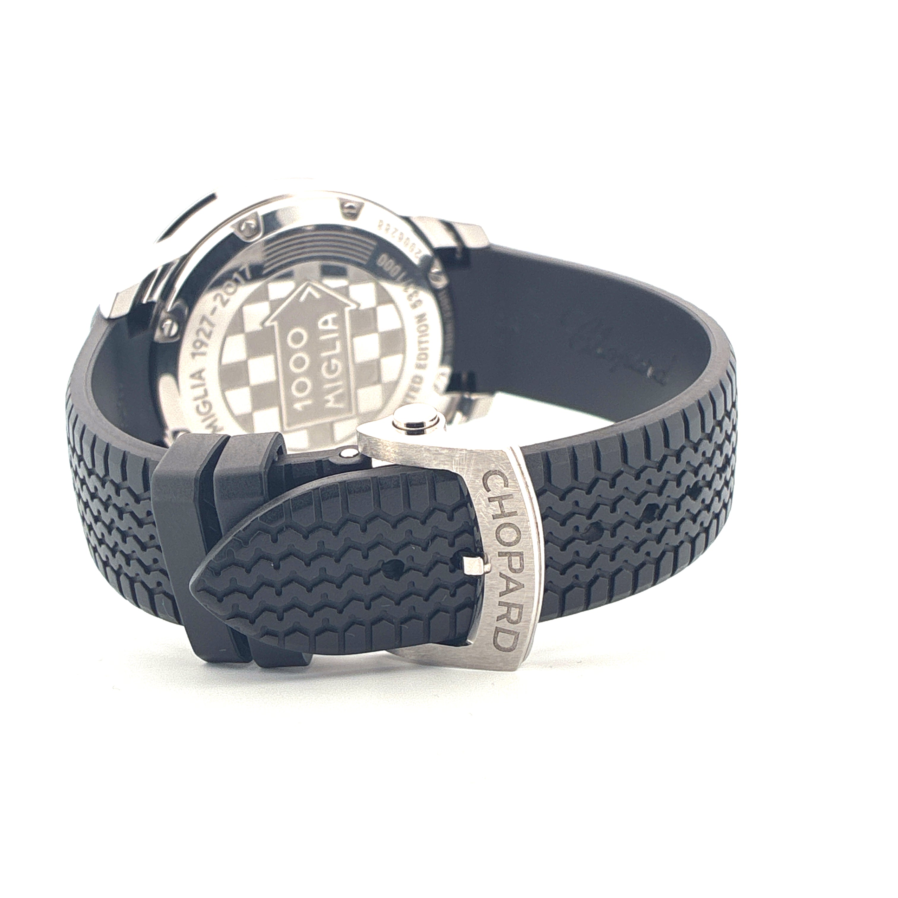 Rückansicht einer Chopard Mille Miglia 2017 Armbanduhr mit Kautschukband und Edelstahlschließe