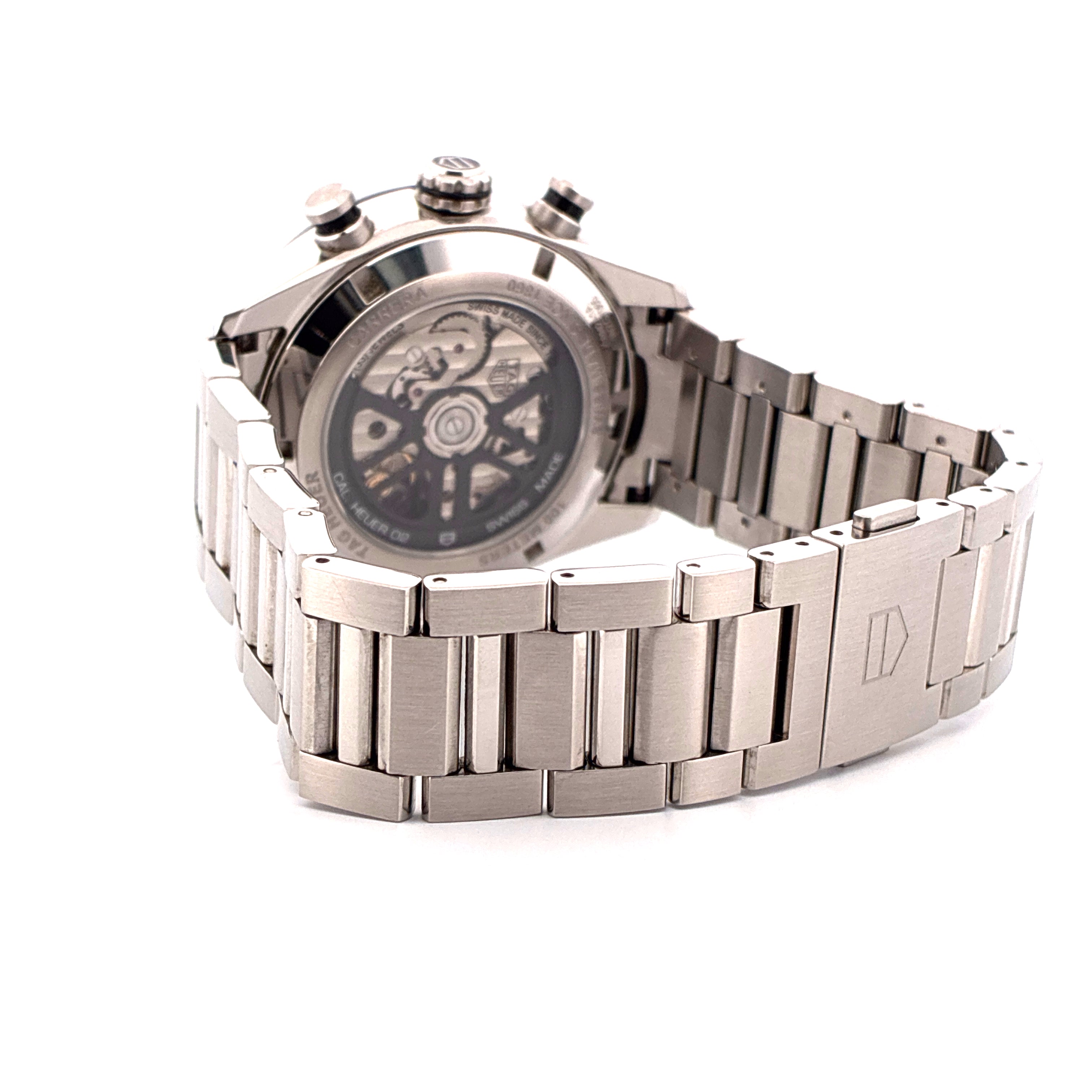 Rückansicht einer Tag Heuer Carrera Automatik Uhr mit Stahlarmband und Sichtboden