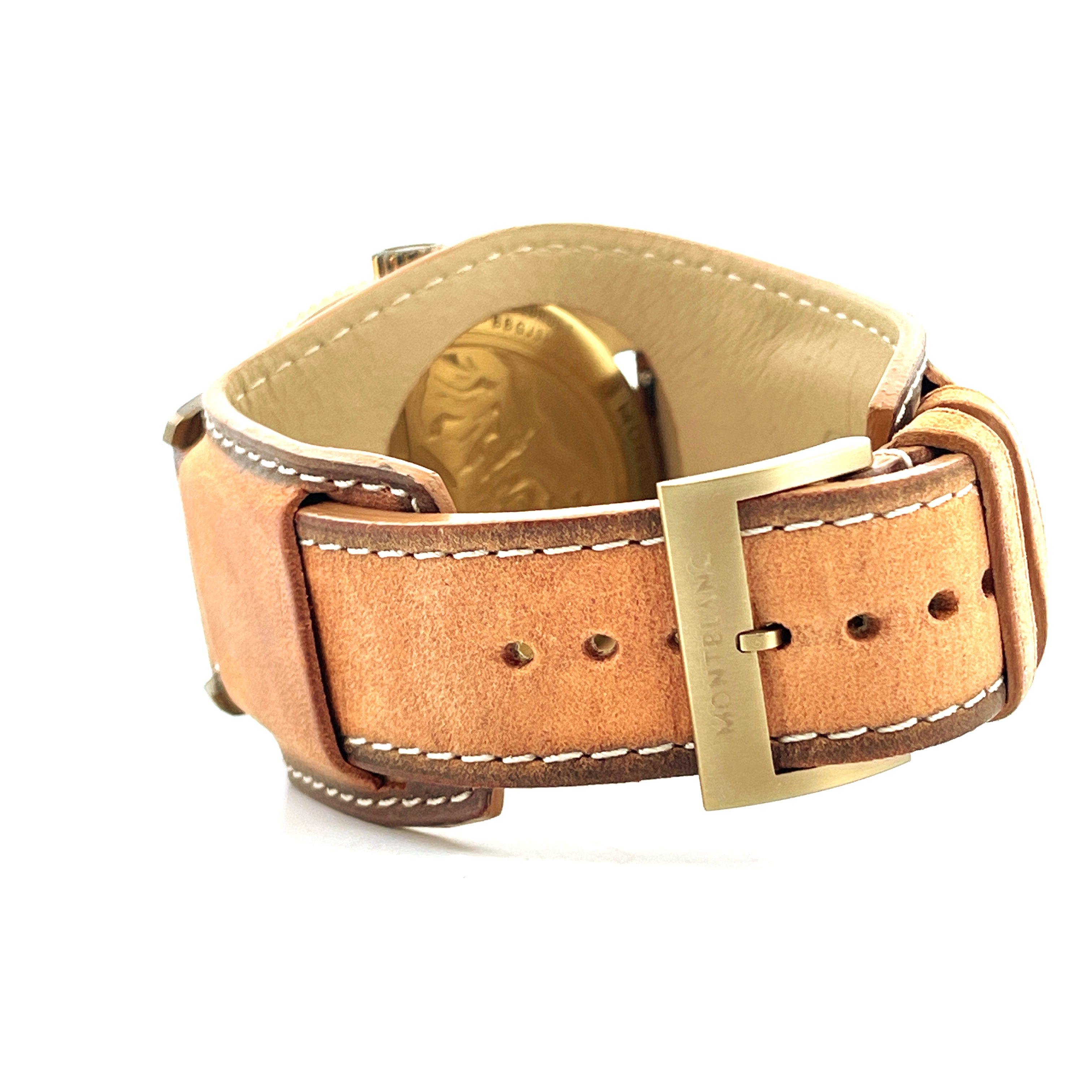 Detailansicht des braunen Lederarmbands mit Montblanc-Schließe einer gebrauchten Montblanc 1858 Geosphere Limited Edition…