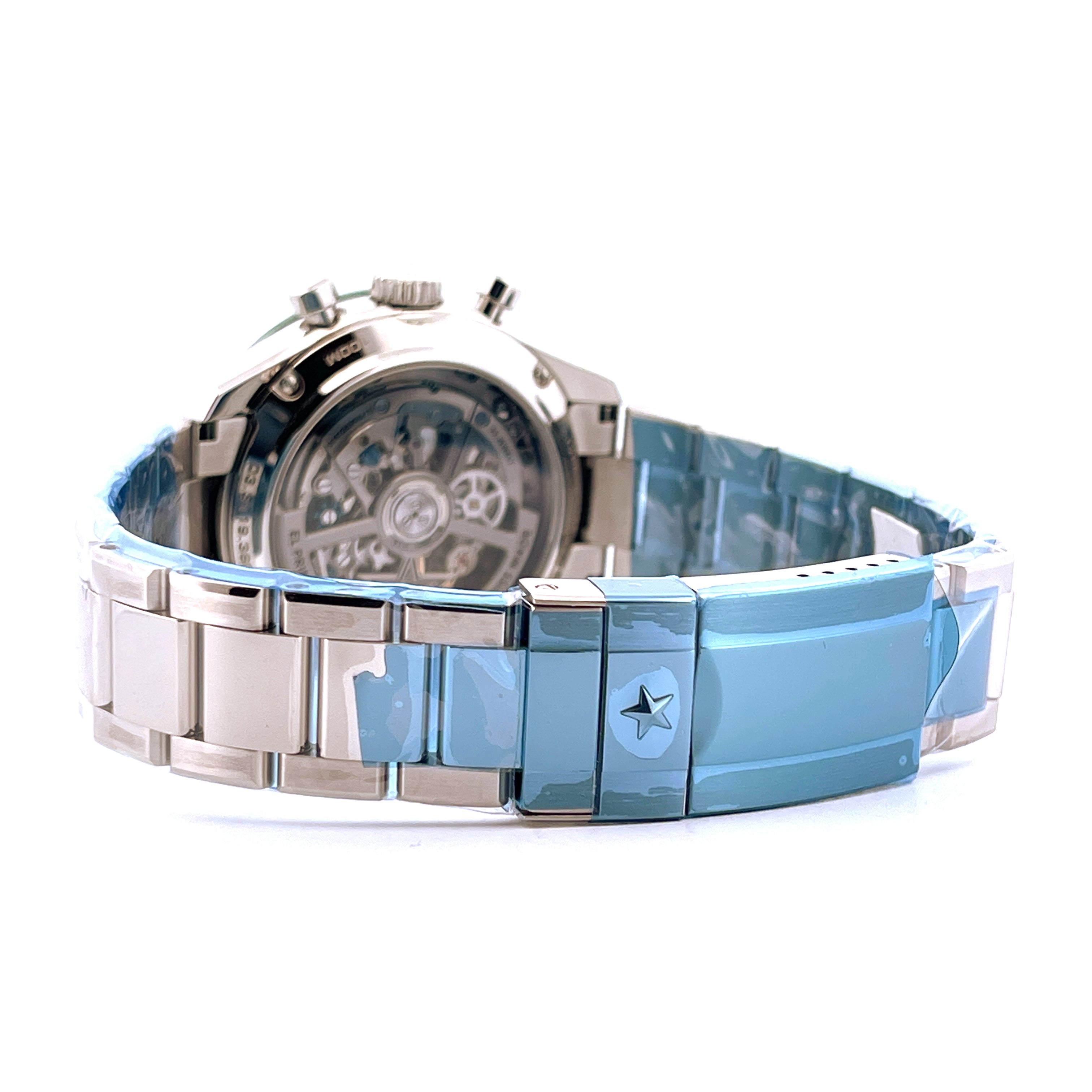 Zenith Chronomaster Sport Green im Seitenprofil mit durchgehendem Edelstahlarmband und Sichtboden im Hintergrund