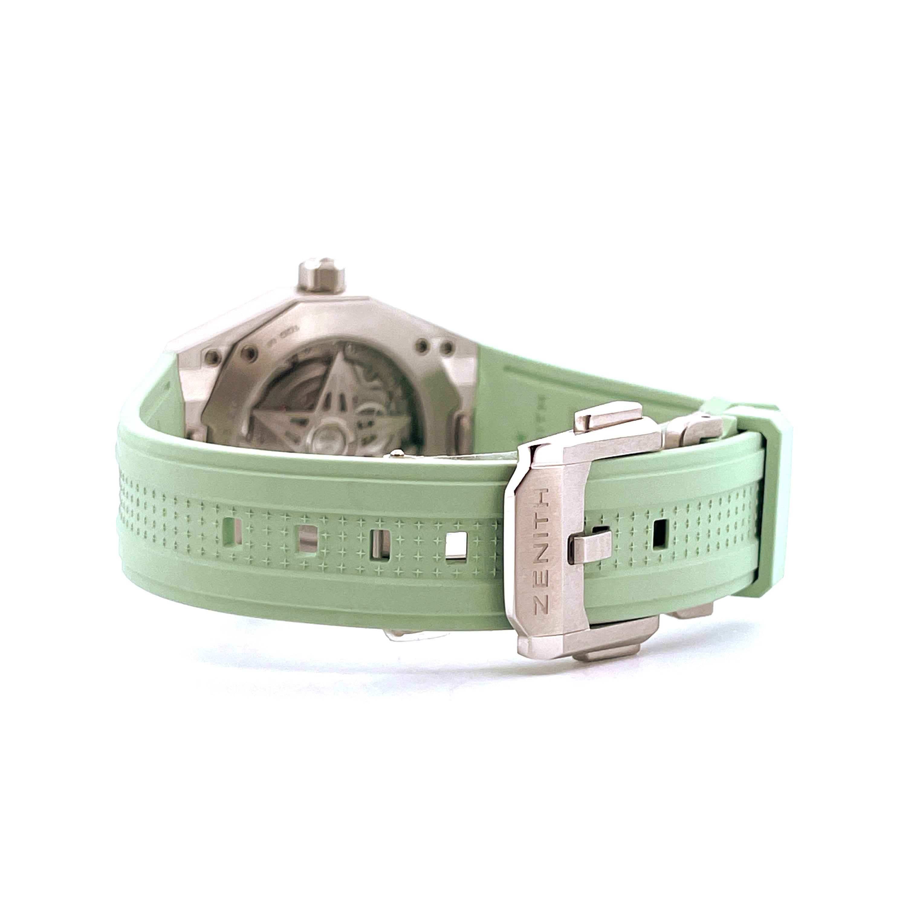 Zenith Defy Skyline Green, Rückansicht einer Uhr mit grünem Armband und Edelstahlschließe