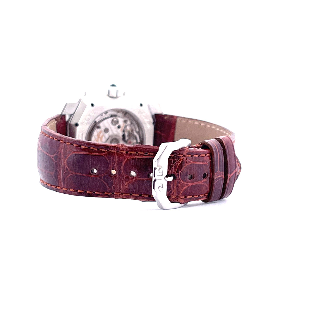 Detailansicht des Glashütte Original Senator Chrono Platin Bandes mit Schließe