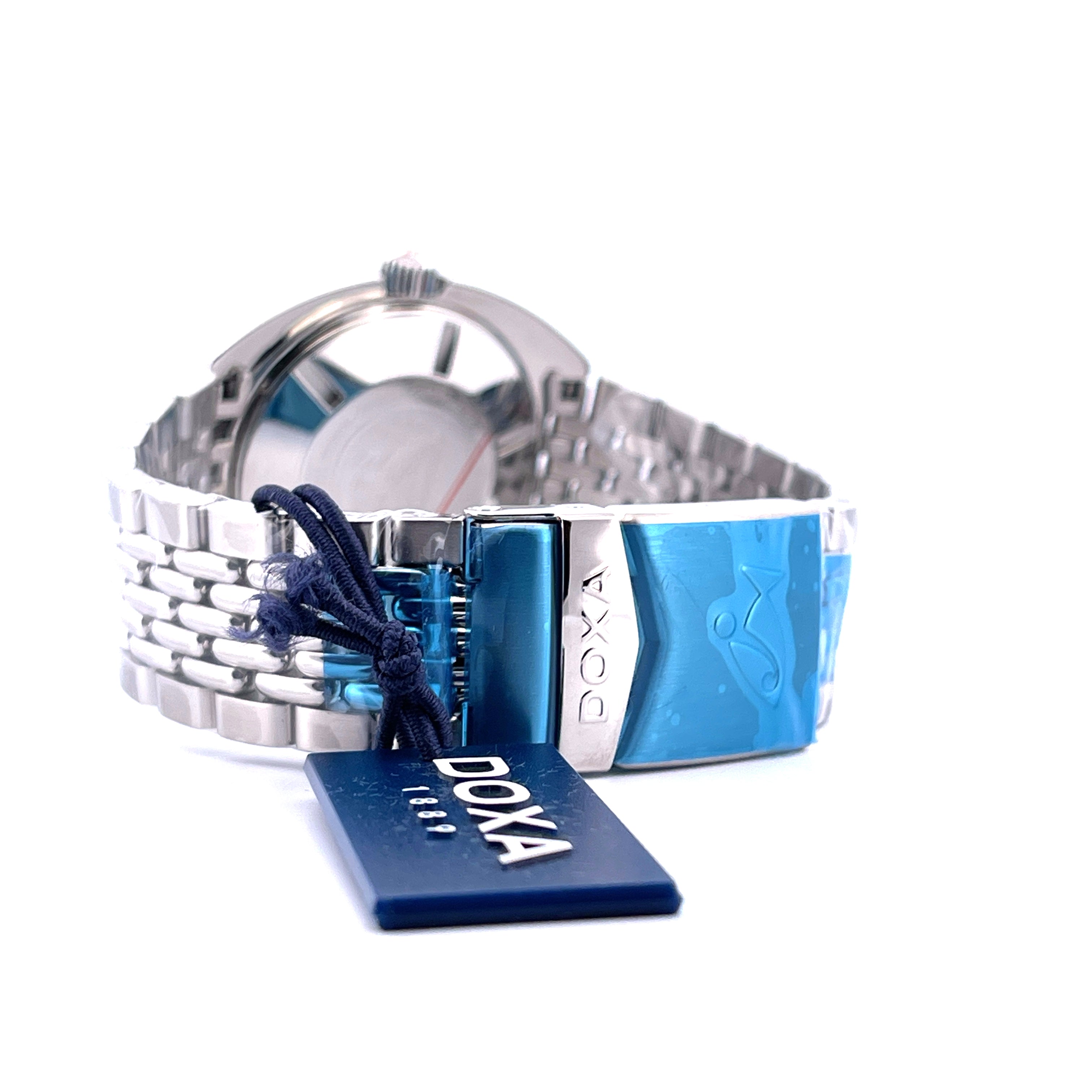 Doxa Sub 300 Searambler Edelstahl, Armband mit blauer Schutzfolie, Markenanhänger mit Kordel