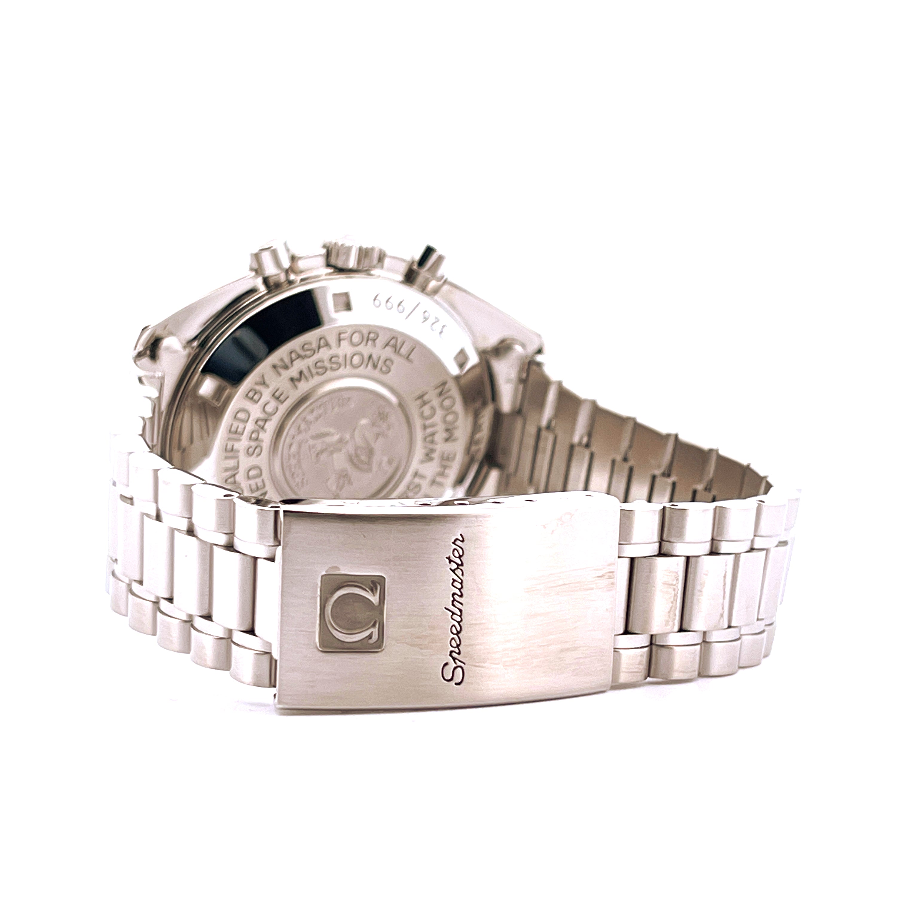 Rückseite einer Omega Speedmaster Apollo 13 Limited Edition Uhr aus Stahl mit Band und Schließe