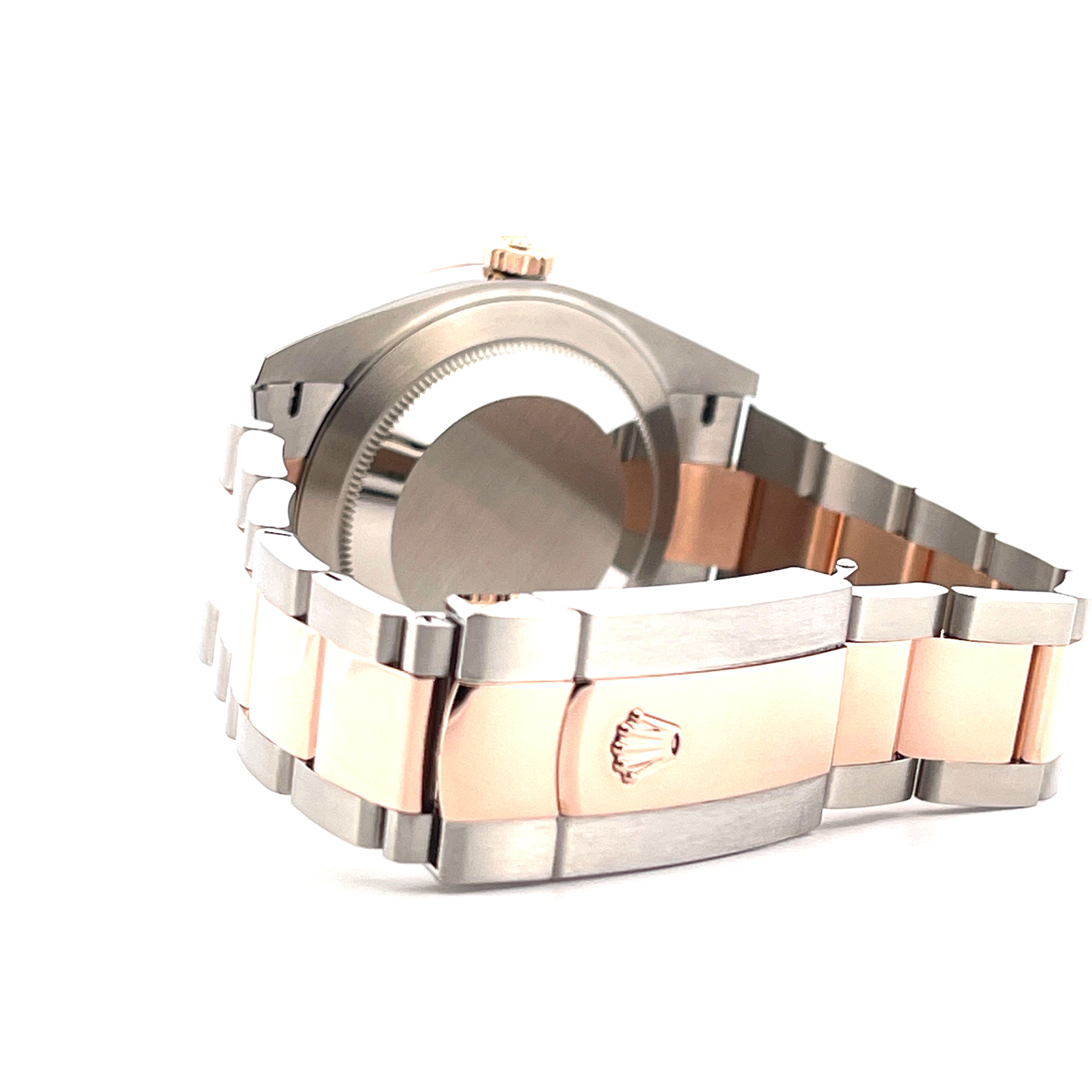 Rolex Datejust 41 Honeycomb Dial (2024) von der Seite mit Roségold-Akzenten auf dem Armband und der Schließe